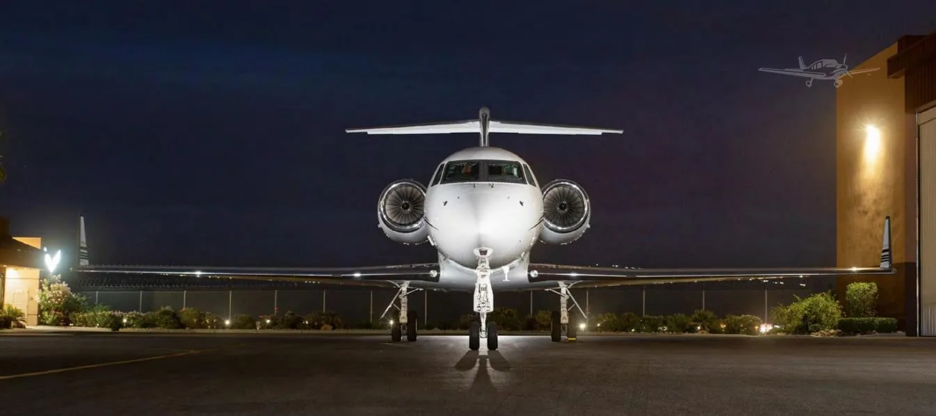 Exterior view of a 2007 GULFSTREAM G450, N450LV.