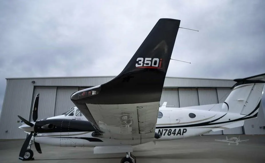 Exterior view of a 2011 BEECHCRAFT KING AIR 350I, N784AP.