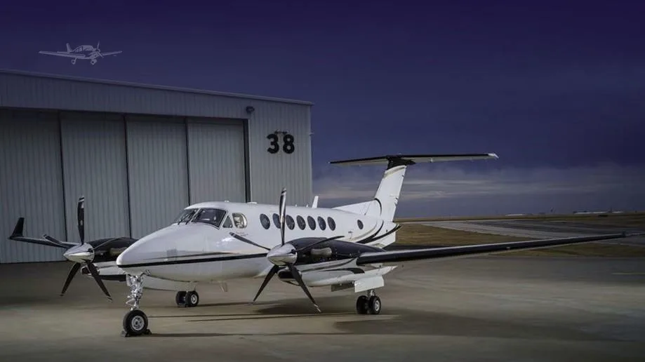 Exterior view of a 2011 BEECHCRAFT KING AIR 350I, N784AP.