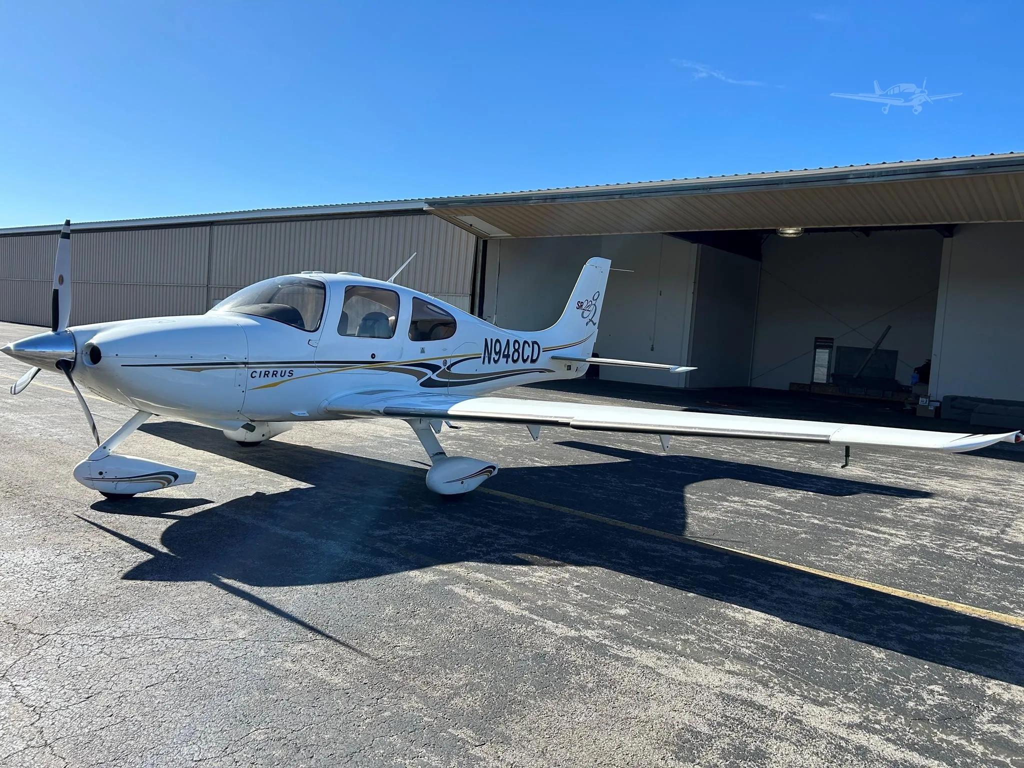 Exterior view of a 2004 CIRRUS SR22-G2, N948CD.