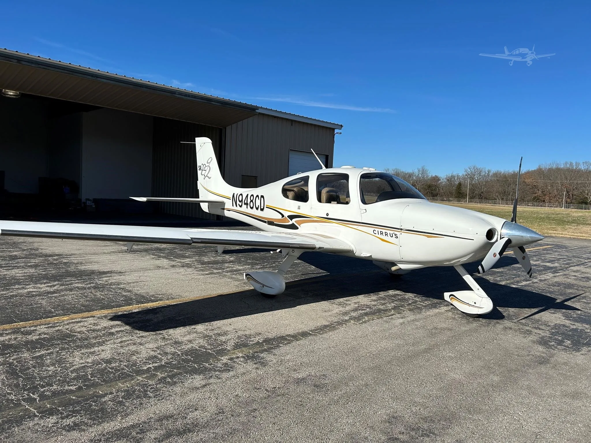 Exterior view of a 2004 CIRRUS SR22-G2, N948CD.