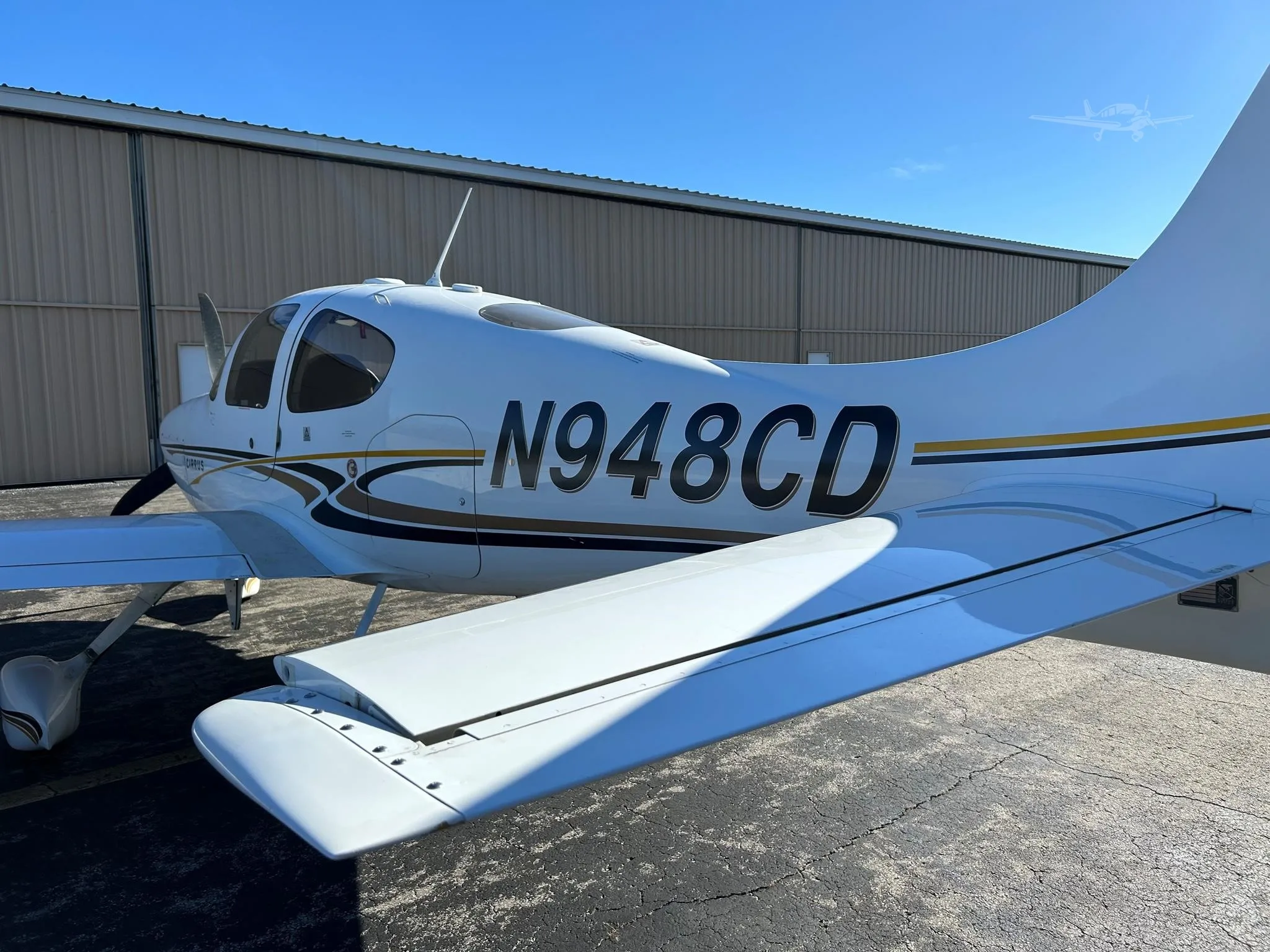Exterior view of a 2004 CIRRUS SR22-G2, N948CD.
