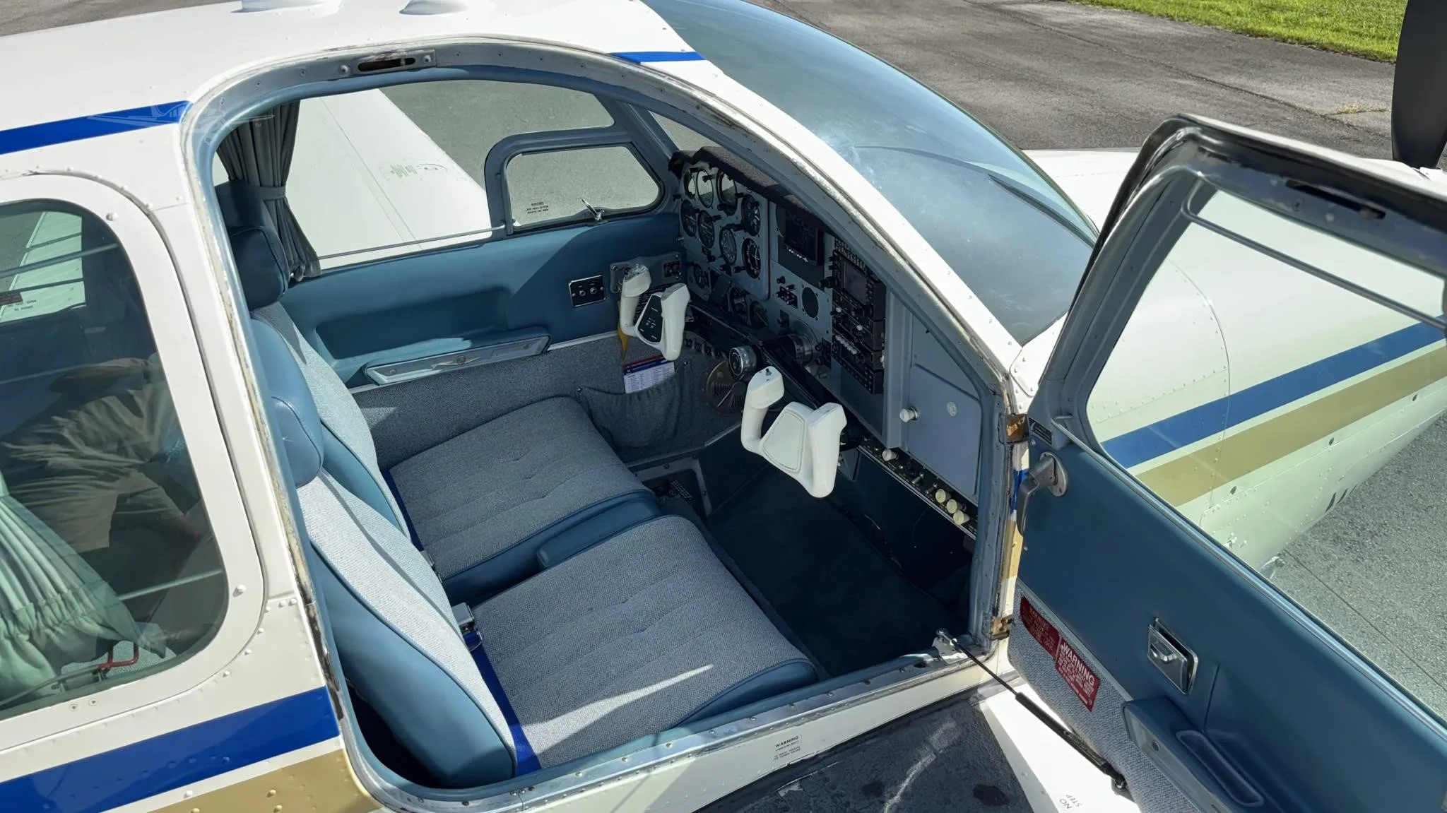 Cockpit and instrument panel of a 1963 BEECHCRAFT P35 BONANZA.