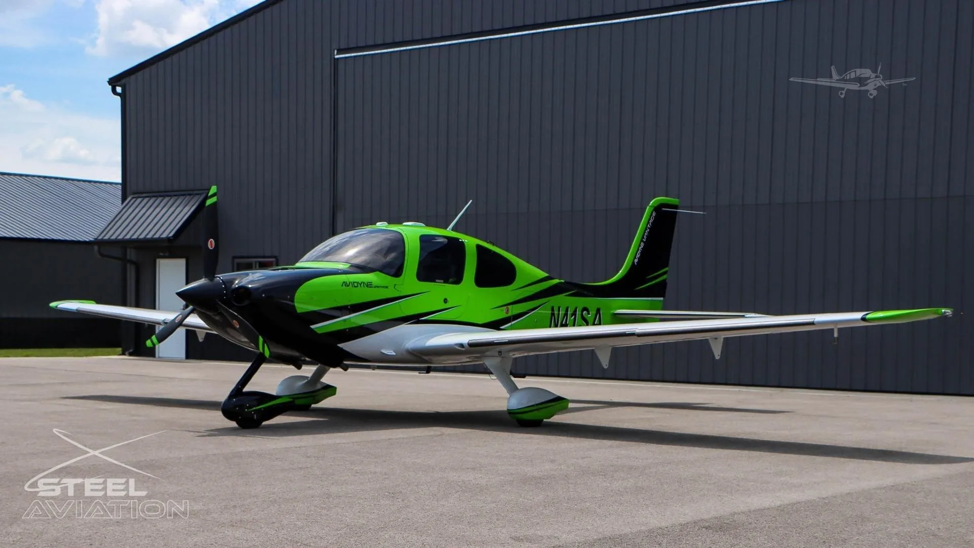 Marketing image of a 2005 CIRRUS SR22-G2.