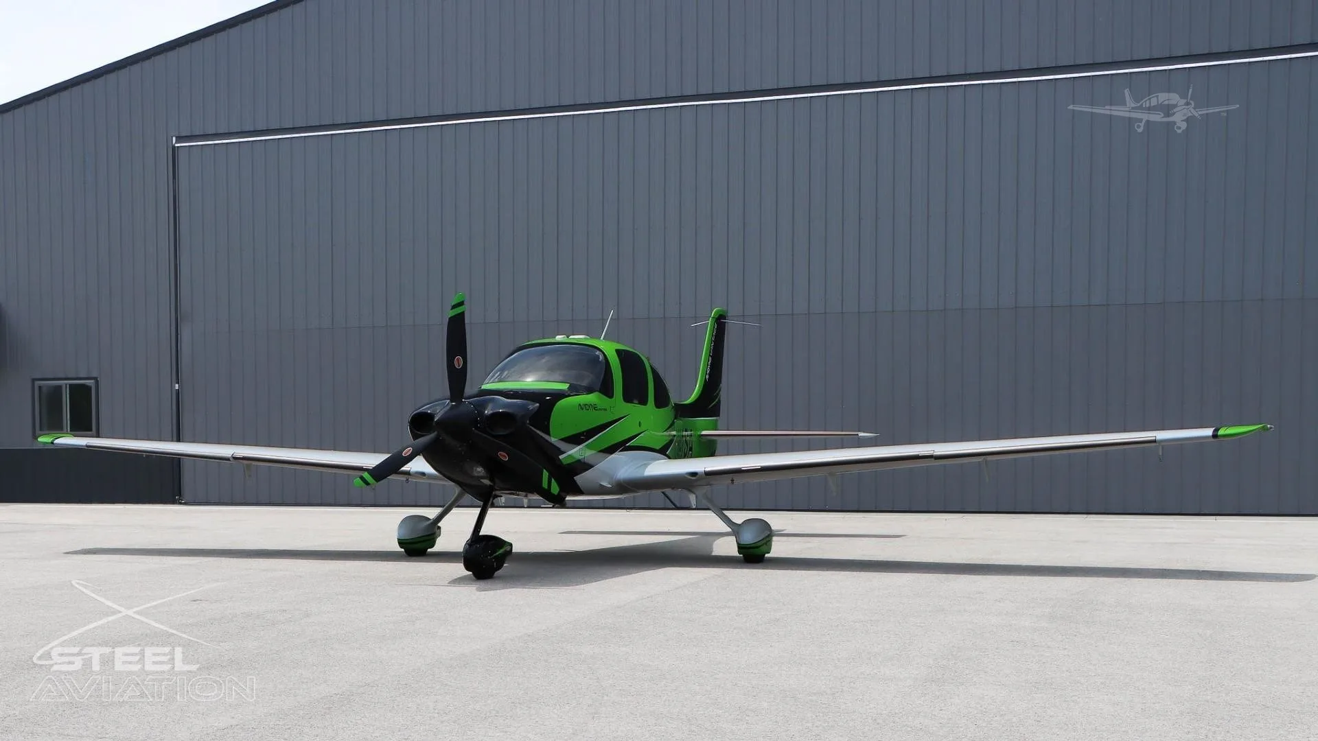 Marketing image of a 2005 CIRRUS SR22-G2.