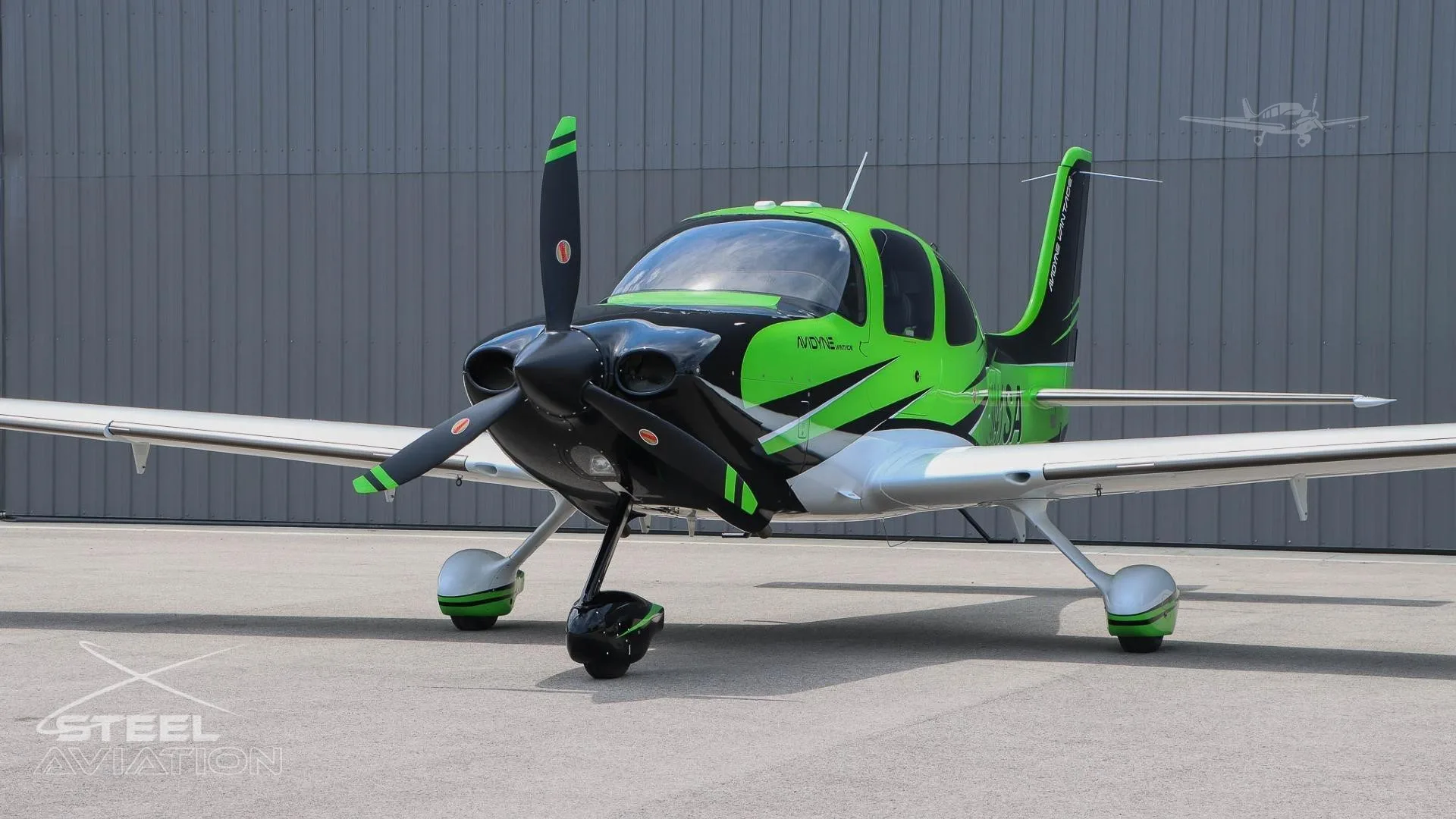 Marketing image of a 2005 CIRRUS SR22-G2.