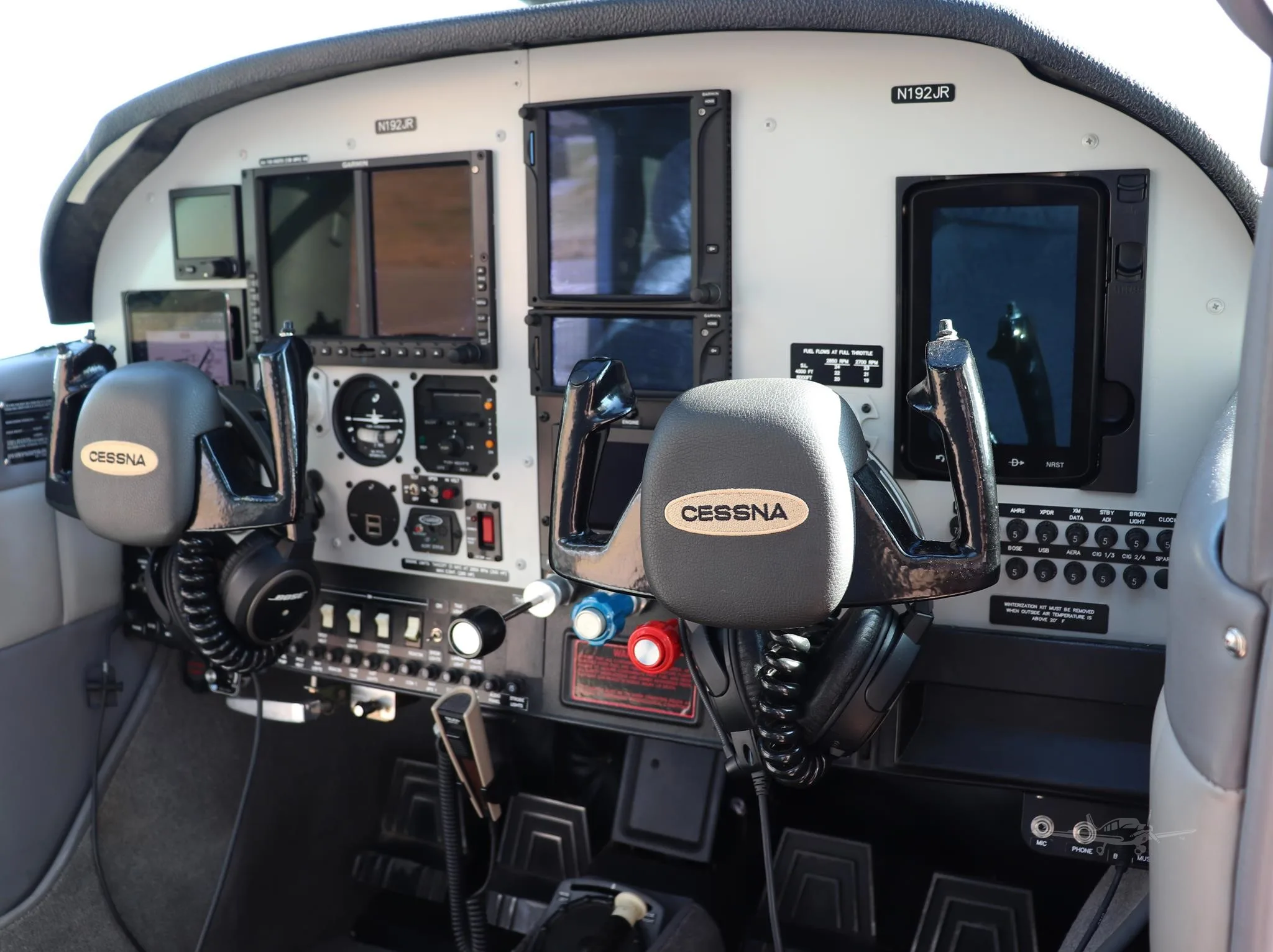 Cockpit and instrument panel of a 1973 CESSNA A185F.