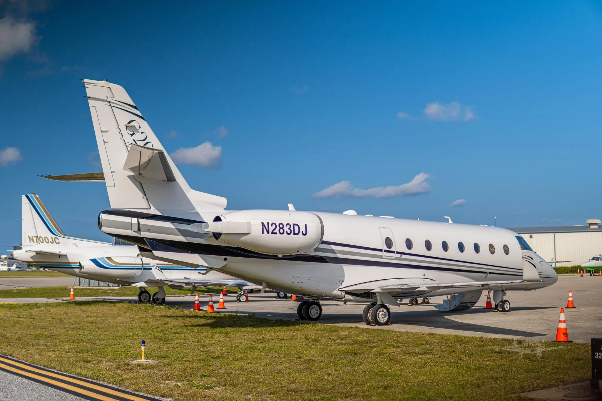 Exterior view of a 2002 GULFSTREAM G200, N283DJ.