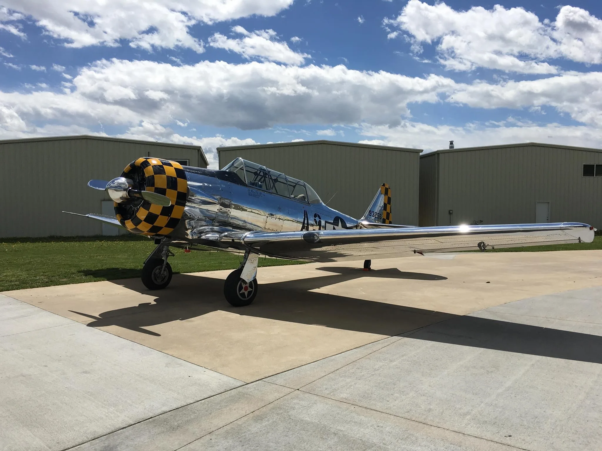 Exterior view of a 1949 NORTH AMERICAN AT-6G.