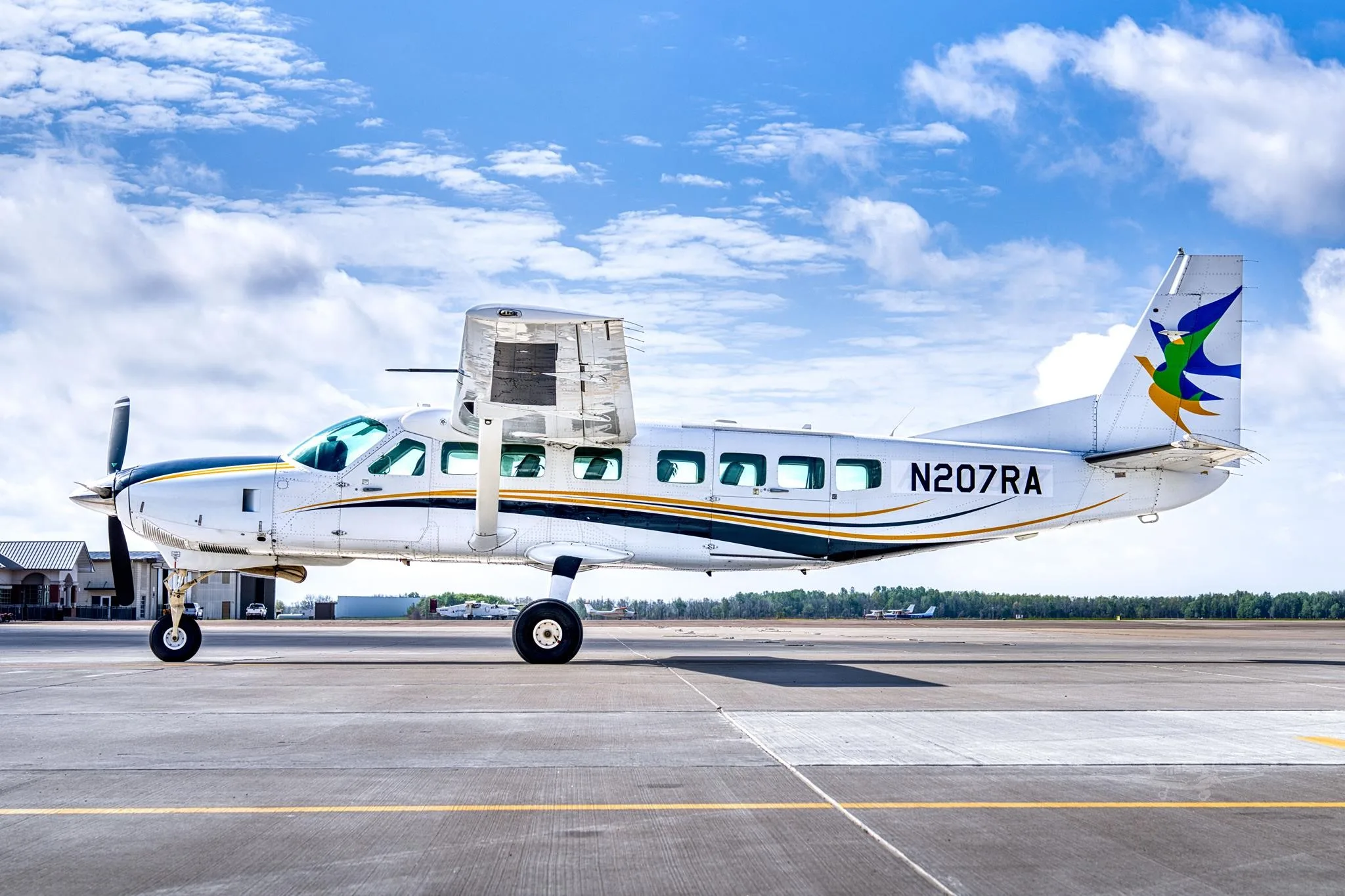 Exterior view of a 2014 CESSNA CARAVAN 208B GRAND EX, N207RA.