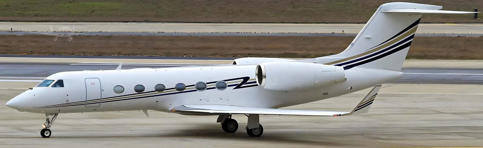 Exterior view of a 2008 GULFSTREAM G450, N906MM.