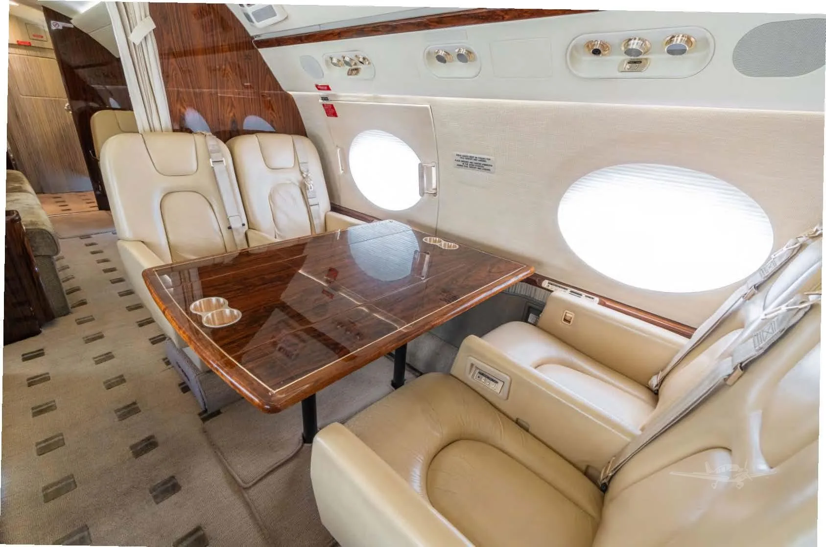 Cabin interior of a 2008 GULFSTREAM G450.