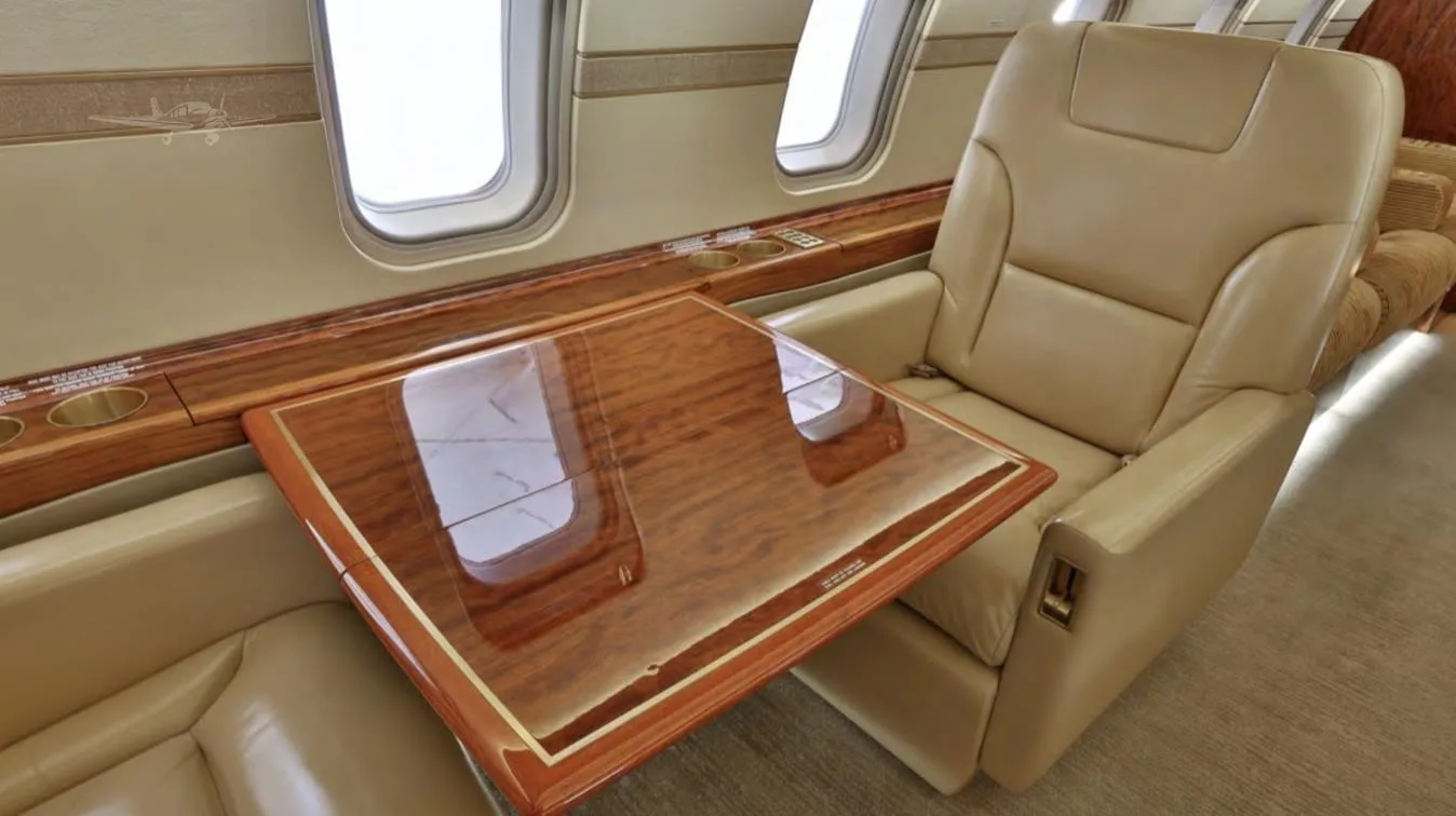 Cabin interior of a 2009 BOMBARDIER CHALLENGER 605.