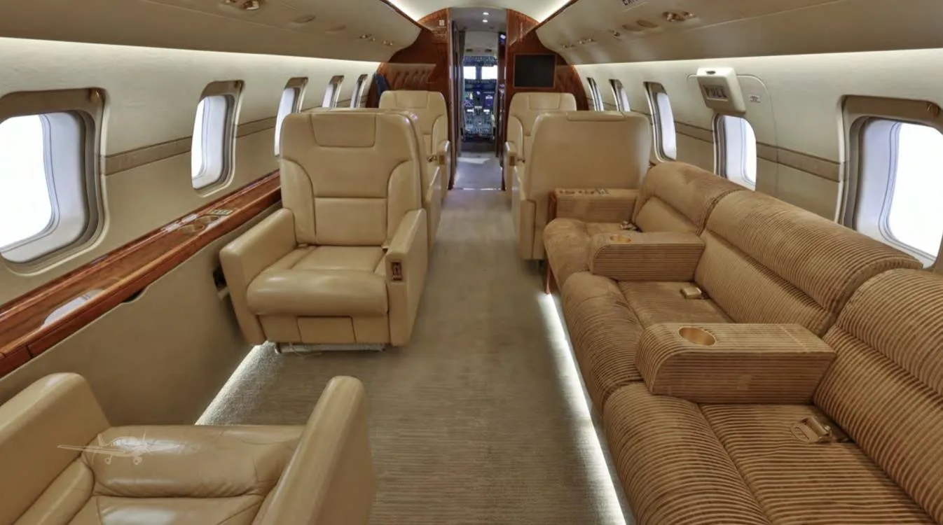 Cabin interior of a 2009 BOMBARDIER CHALLENGER 605.