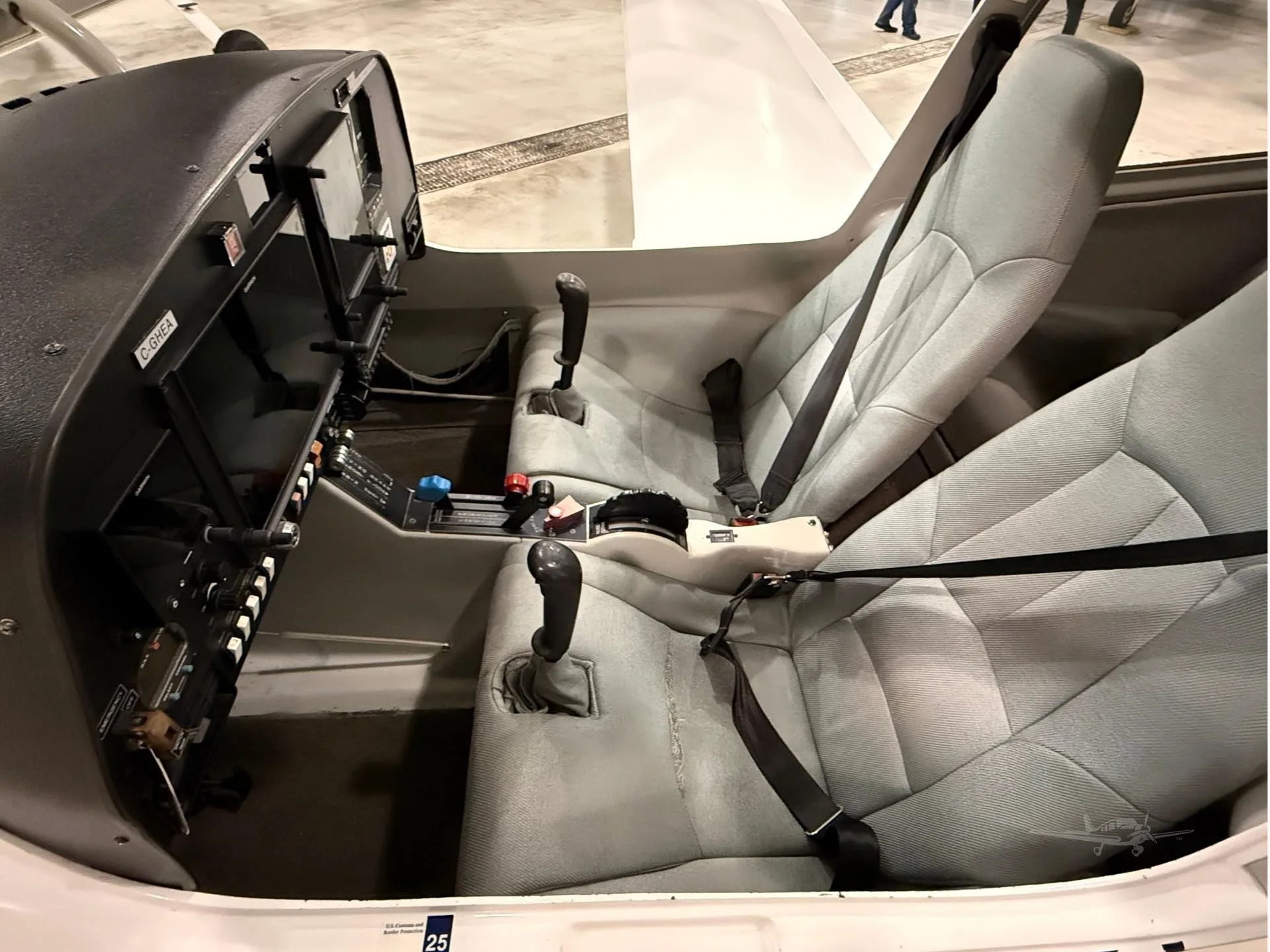 Cabin interior of a 2003 DIAMOND DA40.