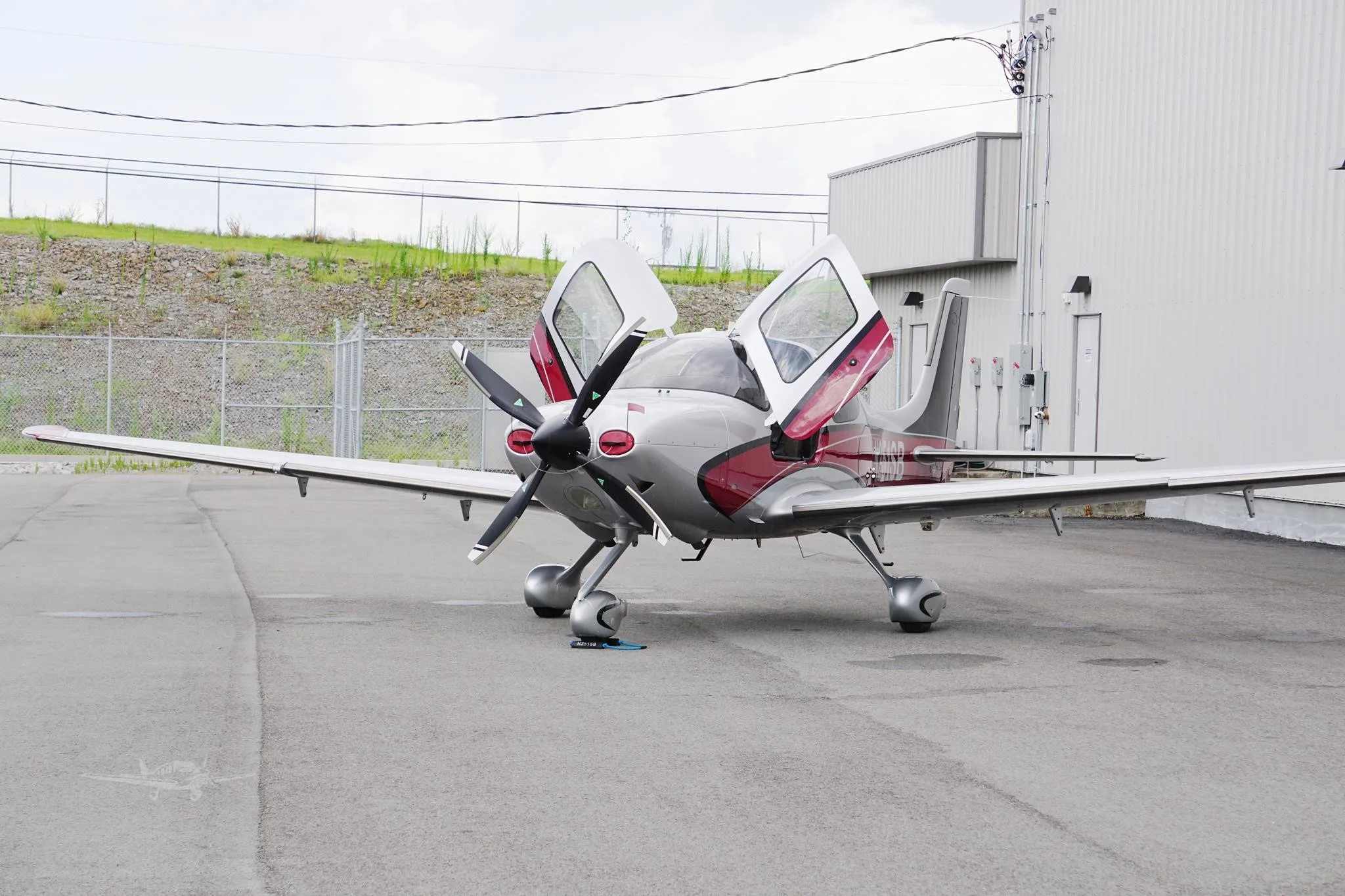 Exterior view of a 2011 CIRRUS SR22-G3 TURBO, N251SB.