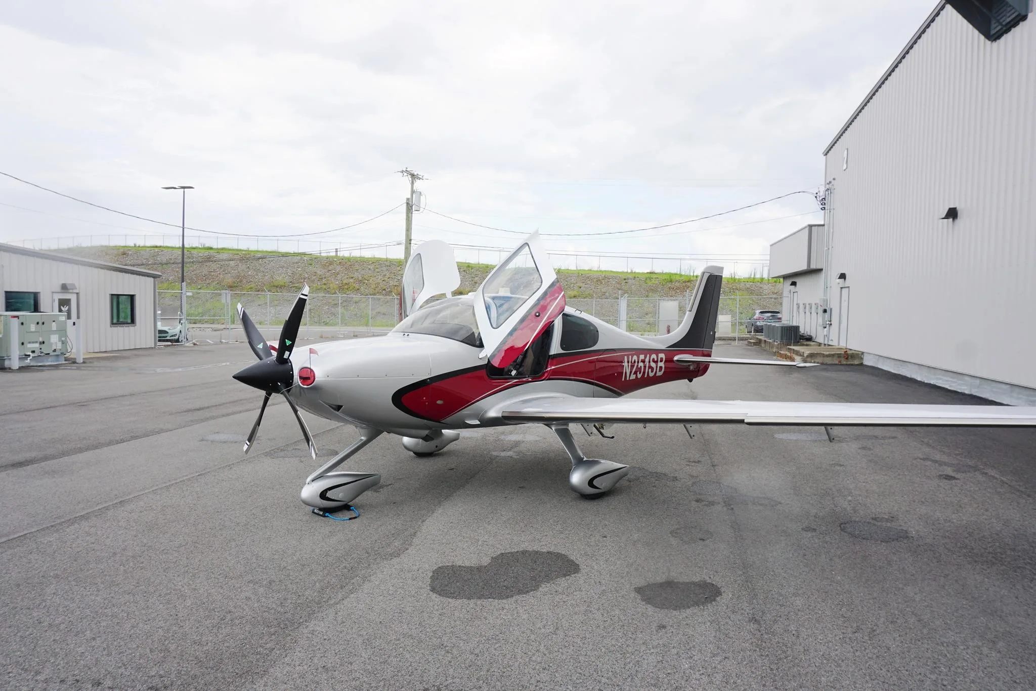 Exterior view of a 2011 CIRRUS SR22-G3 TURBO, N251SB.