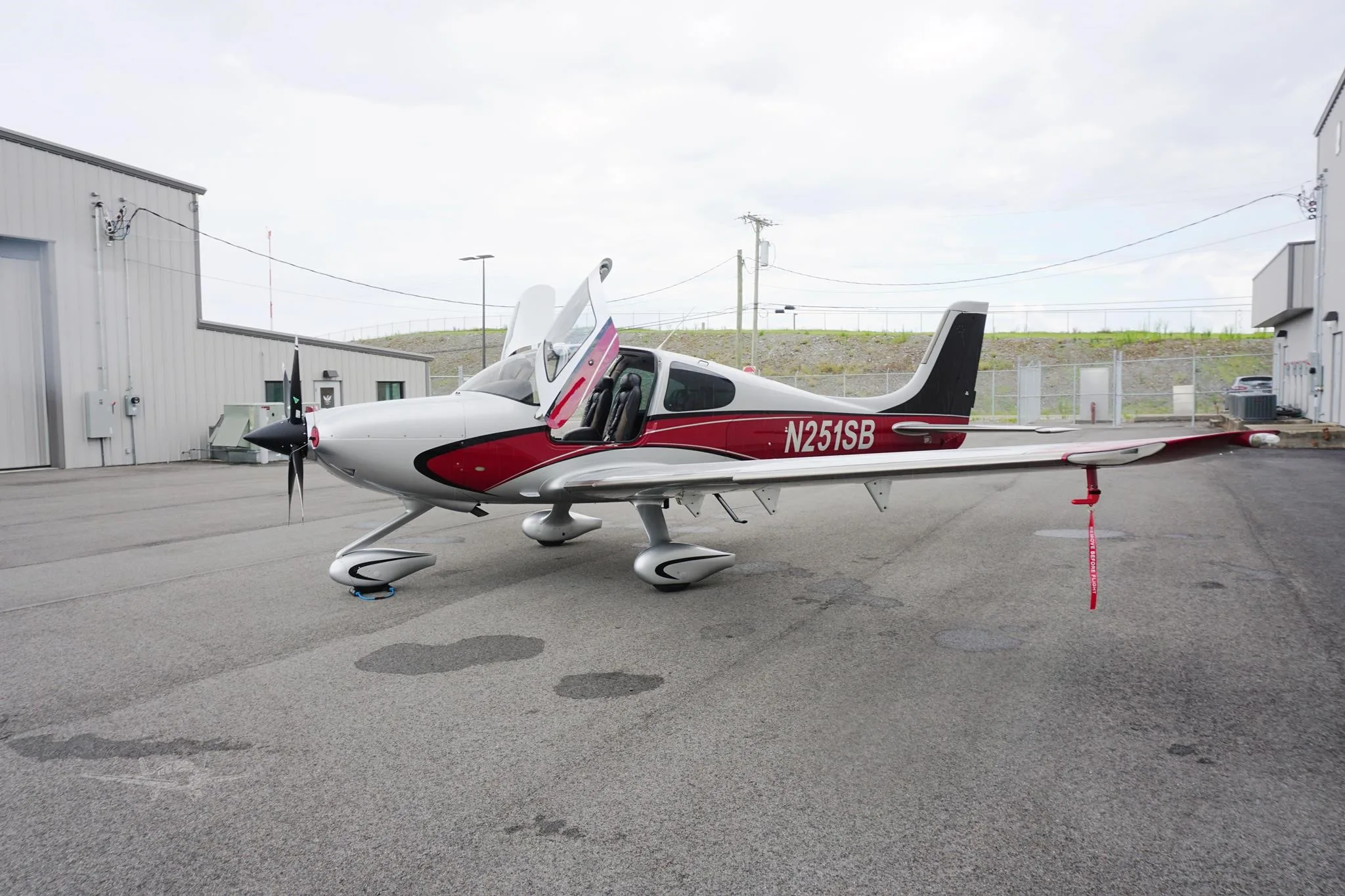 Exterior view of a 2011 CIRRUS SR22-G3 TURBO, N251SB.