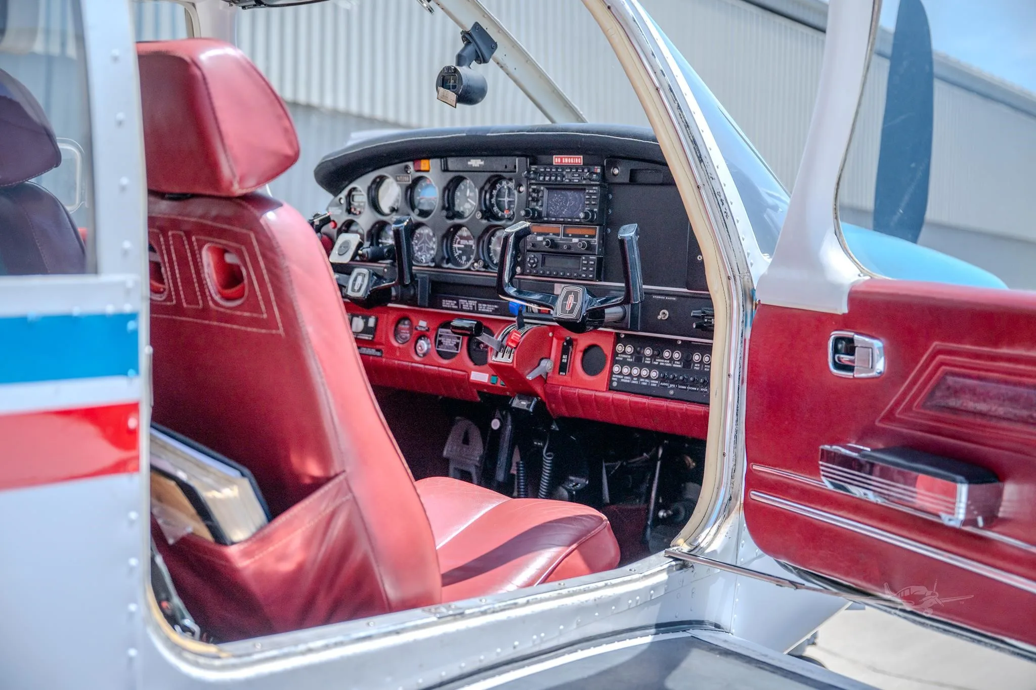 Cockpit and instrument panel of a 1972 PIPER ARROW II.