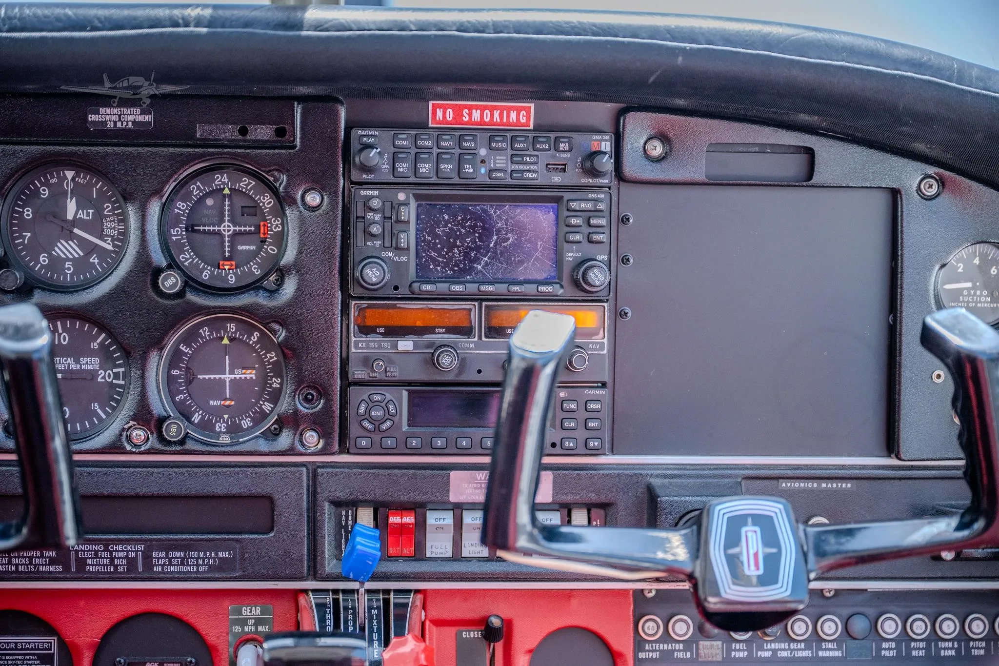 Avionics suite of a 1972 PIPER ARROW II.