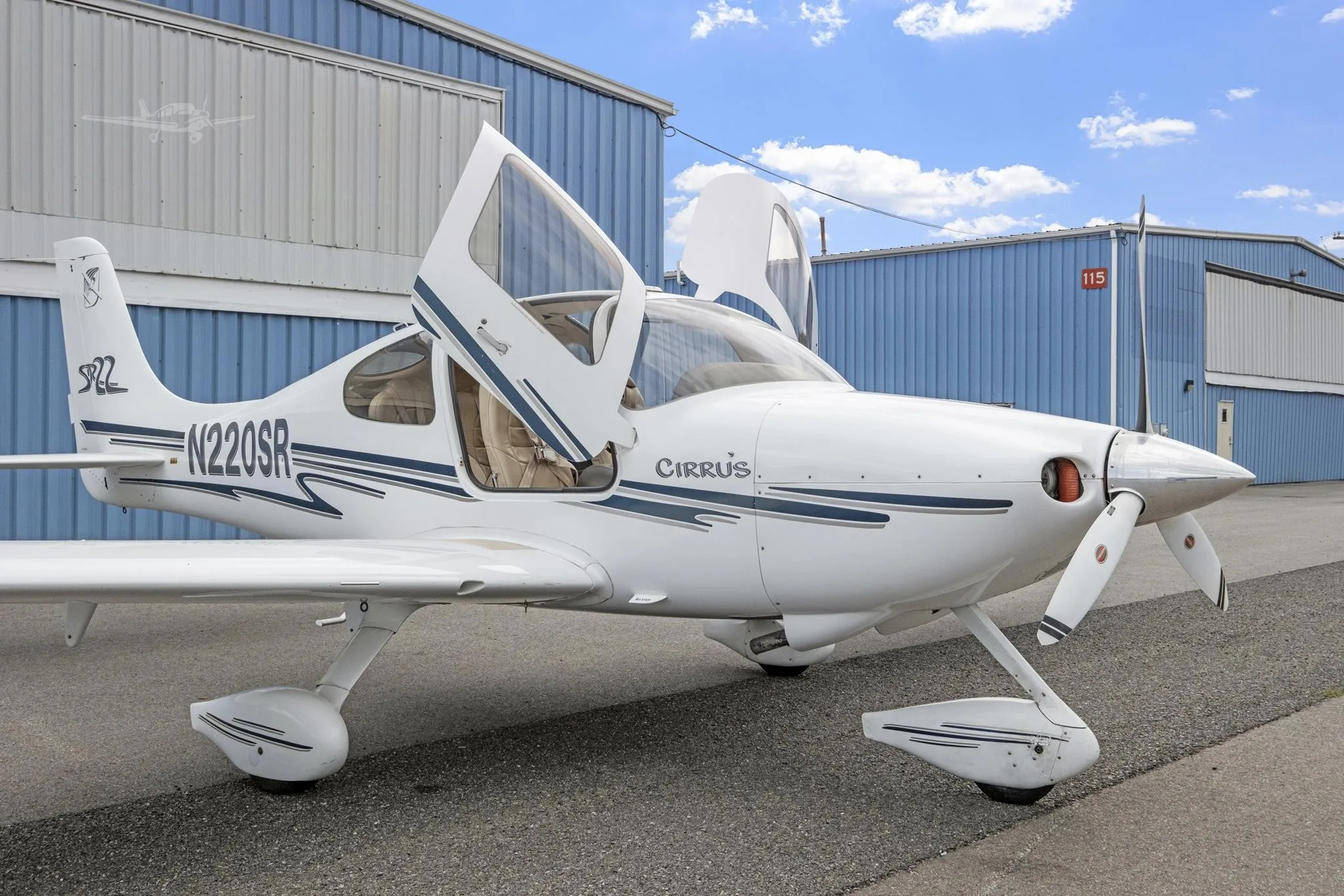 Exterior view of a 2002 CIRRUS SR22, N220SR.