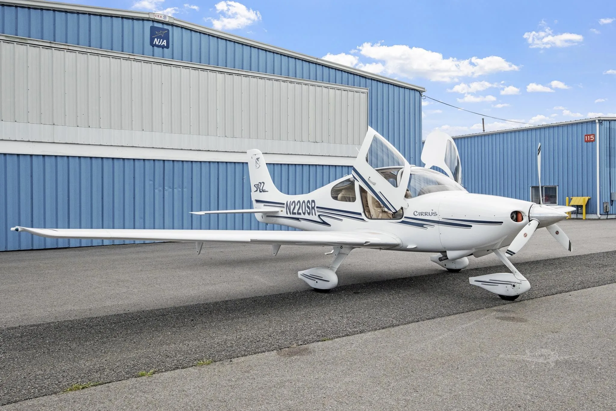 Exterior view of a 2002 CIRRUS SR22, N220SR.