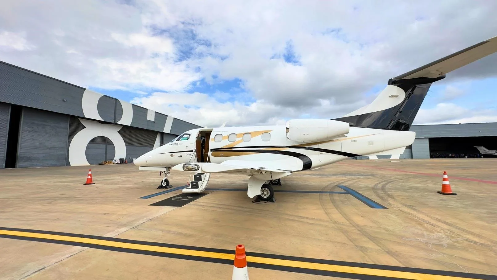 Exterior view of a 2010 EMBRAER PHENOM 100, PR-PNM.