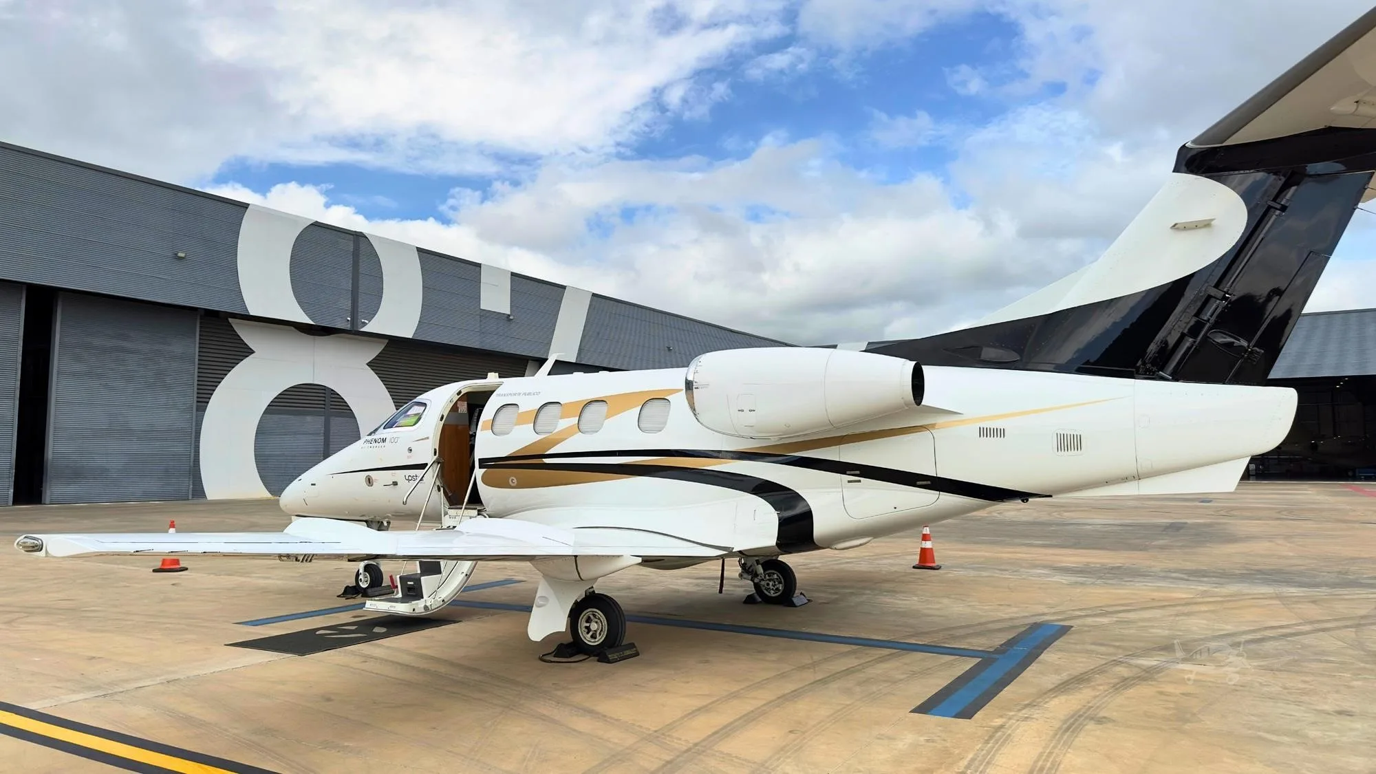 Exterior view of a 2010 EMBRAER PHENOM 100, PR-PNM.