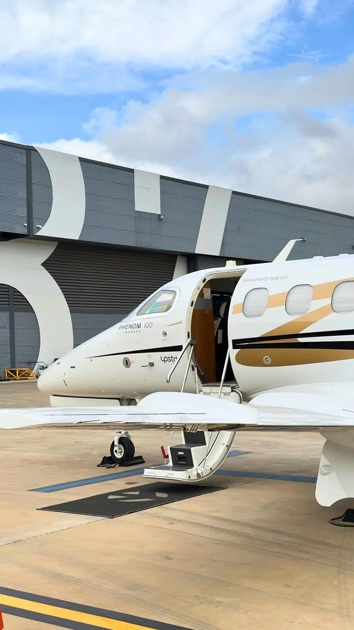 Exterior view of a 2010 EMBRAER PHENOM 100, PR-PNM.