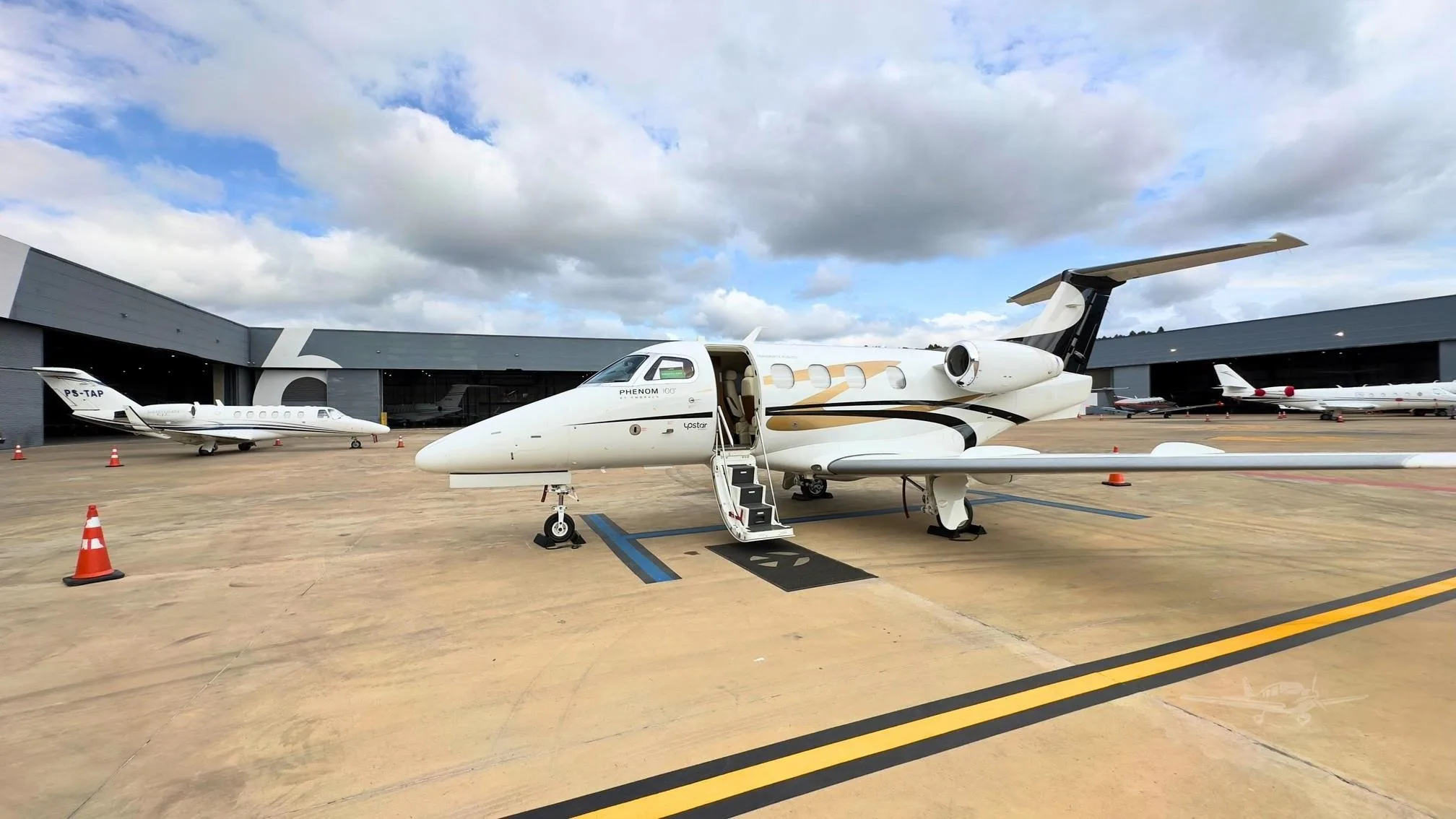 Exterior view of a 2010 EMBRAER PHENOM 100, PR-PNM.