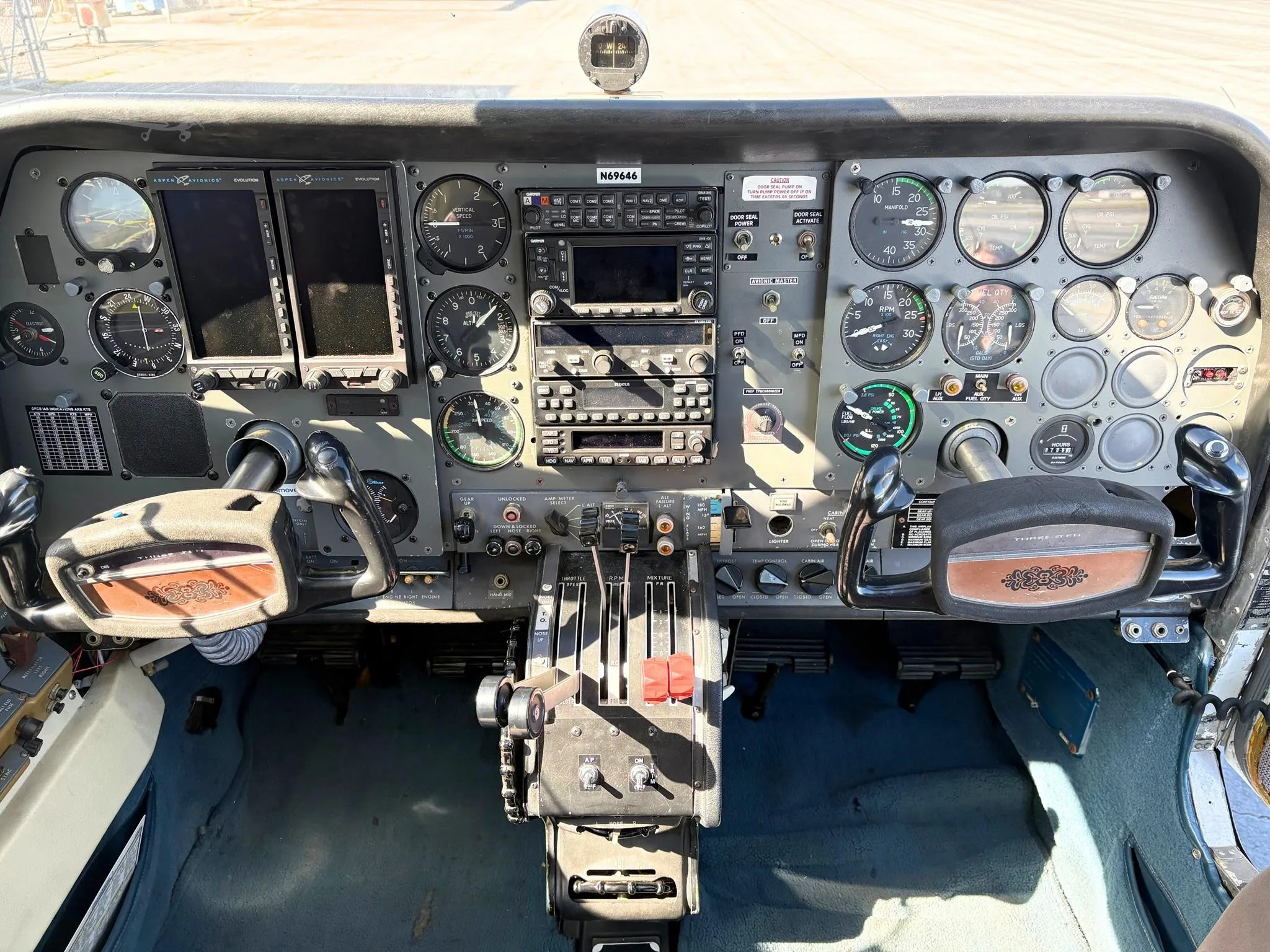 Cockpit and instrument panel of a 1973 CESSNA 310Q.