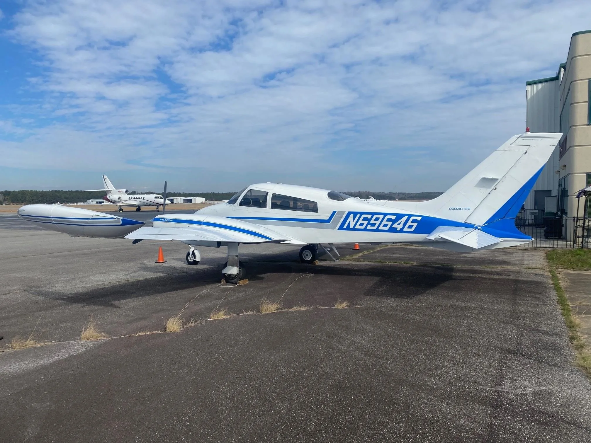 Exterior view of a 1973 CESSNA 310Q, N69646.