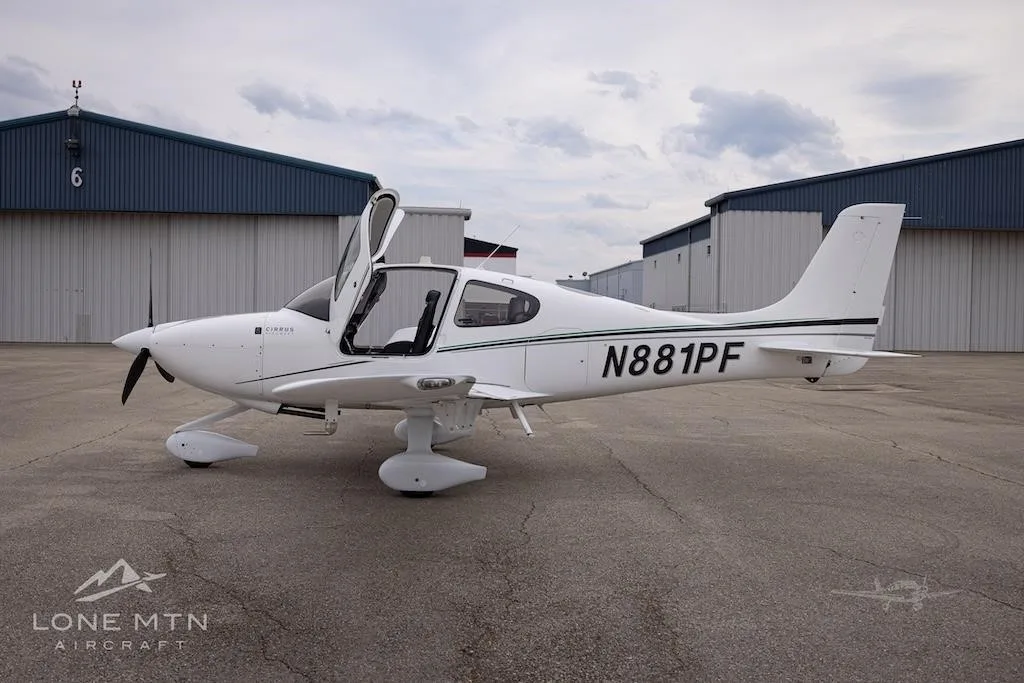 Exterior view of a 2012 CIRRUS SR20-G3, N881PF.