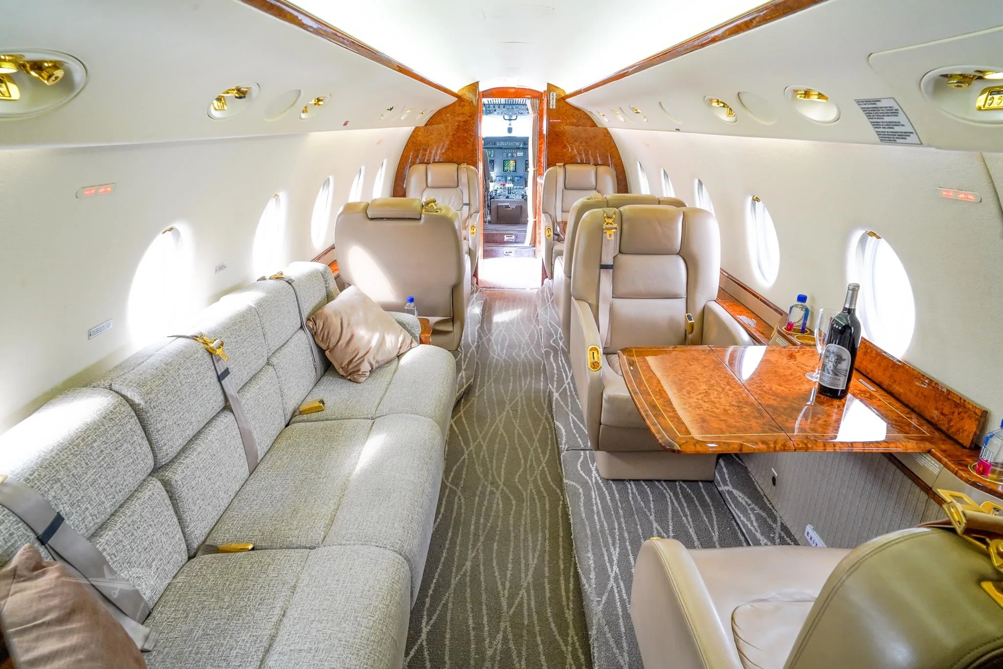 Cabin interior of a 2003 GULFSTREAM G200.
