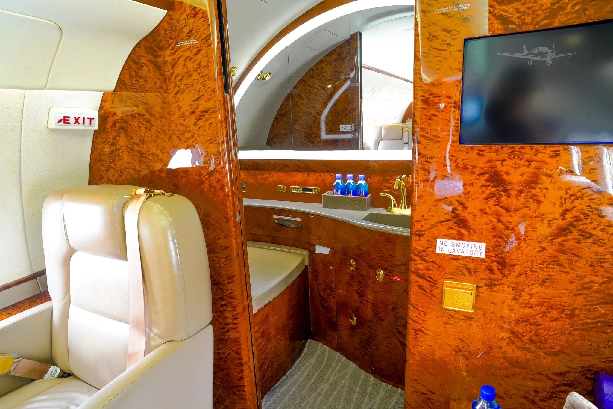 Cabin interior of a 2003 GULFSTREAM G200.