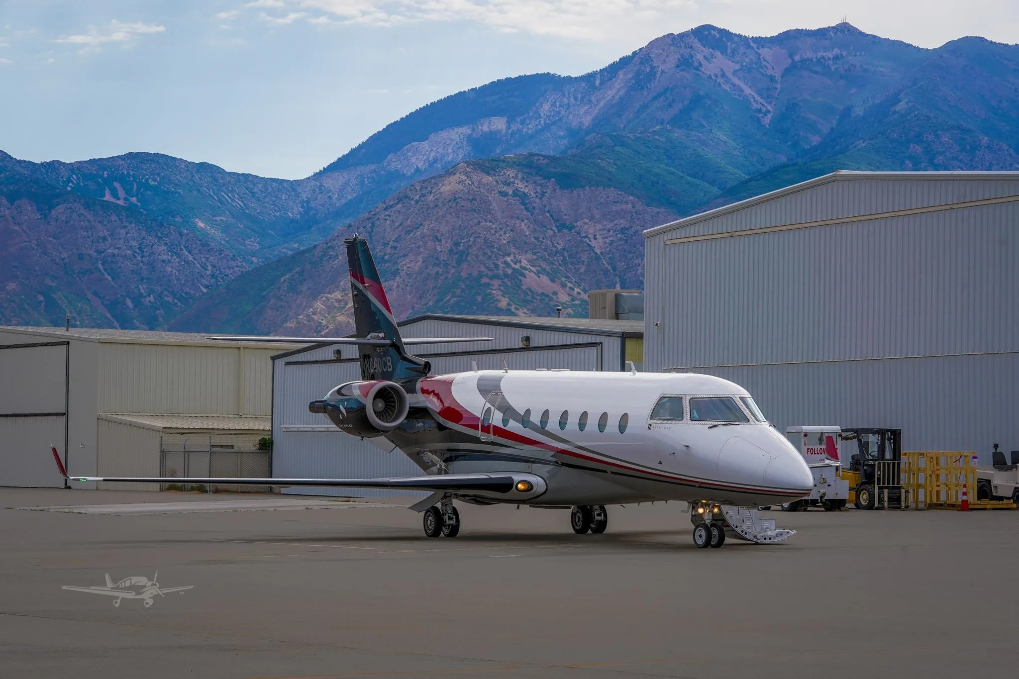 Exterior view of a 2003 GULFSTREAM G200.