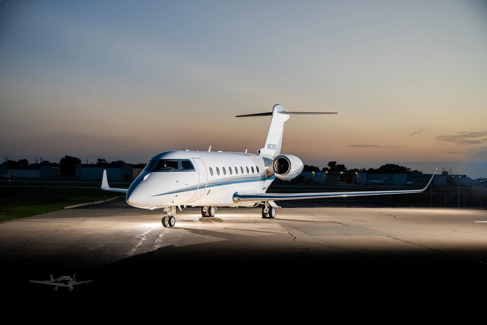Exterior view of a 2015 GULFSTREAM G280, N531RQ.