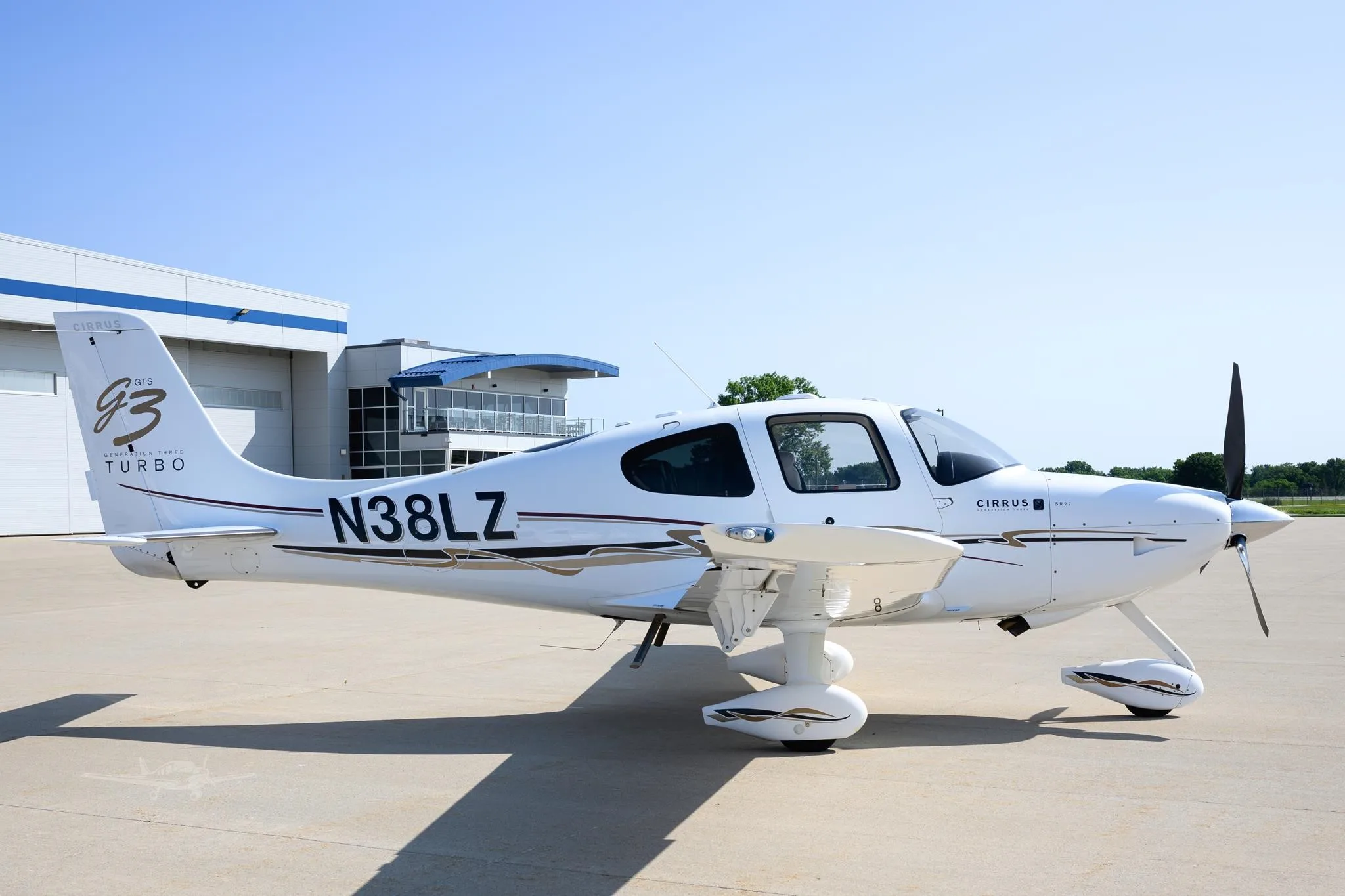 Exterior view of a 2007 CIRRUS SR22-G3 TURBO, N38LZ.