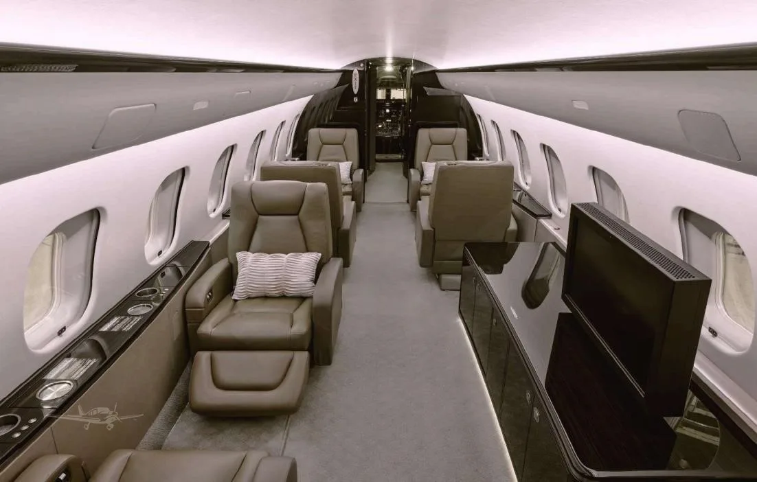 Cabin interior of a BOMBARDIER GLOBAL 5000.