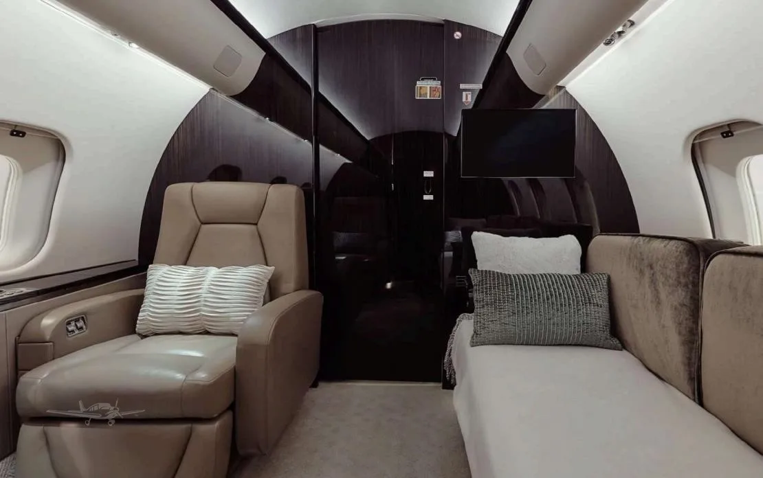 Cabin interior of a BOMBARDIER GLOBAL 5000.