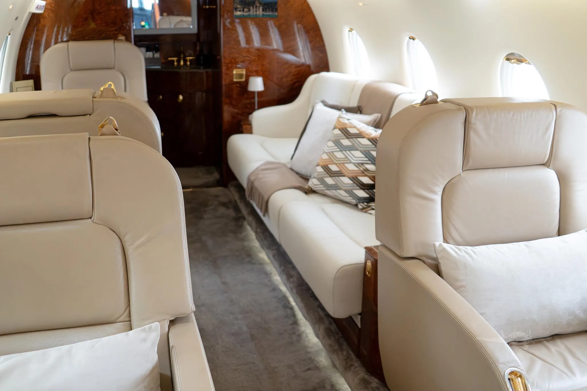 Cabin interior of a 2006 GULFSTREAM G200.
