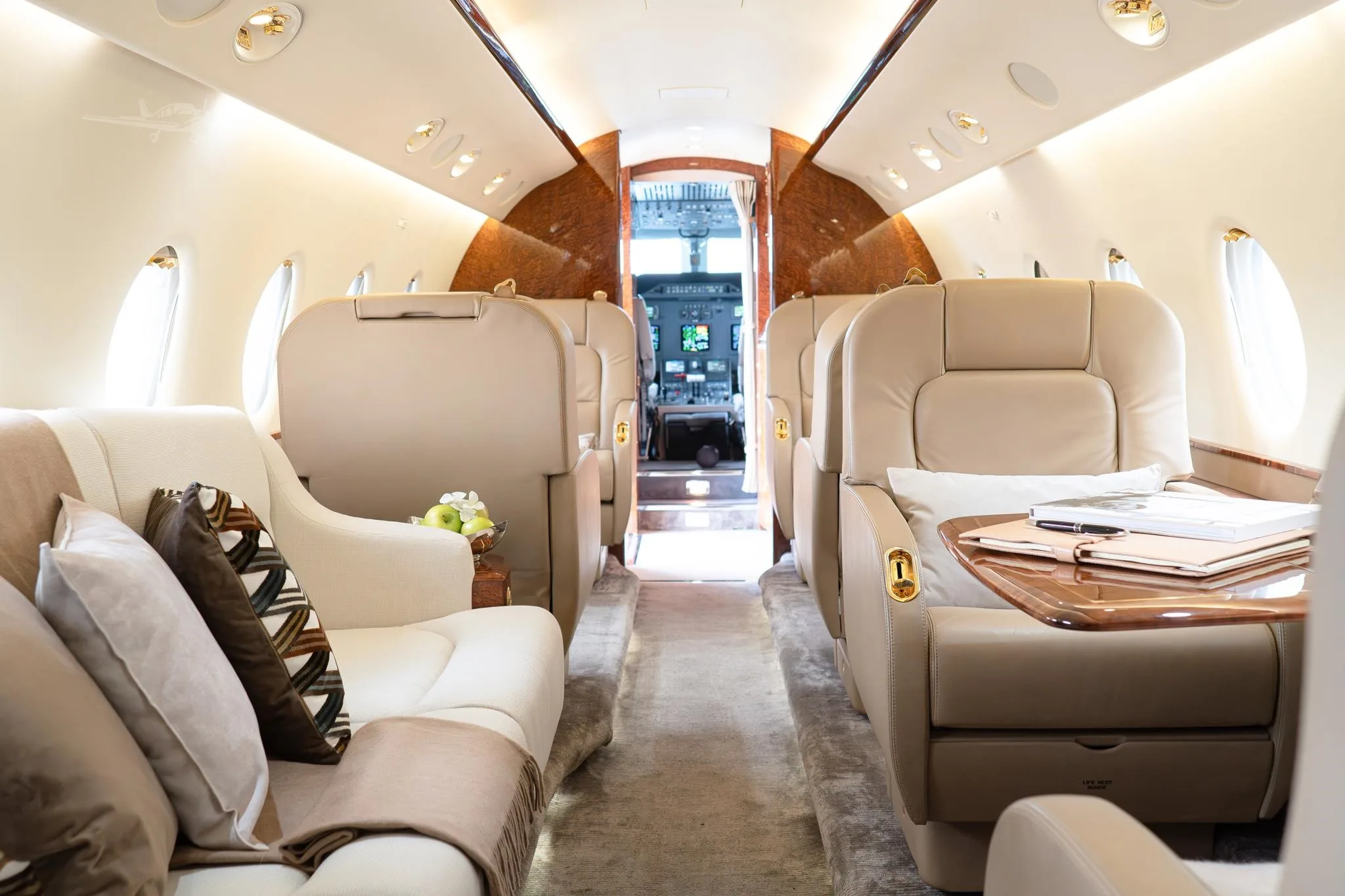 Cabin interior of a 2006 GULFSTREAM G200.