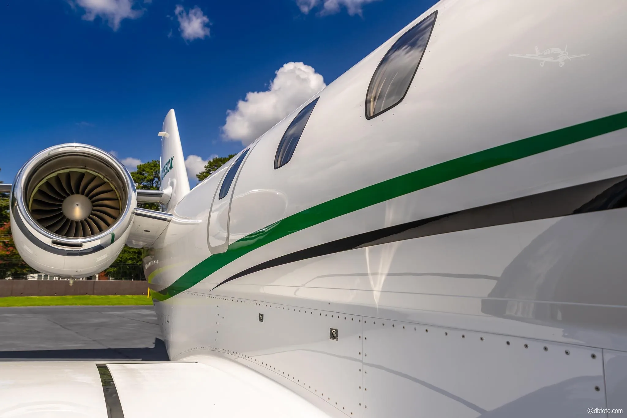 Exterior view of a 2009 CESSNA CITATION SOVEREIGN, N259CK.