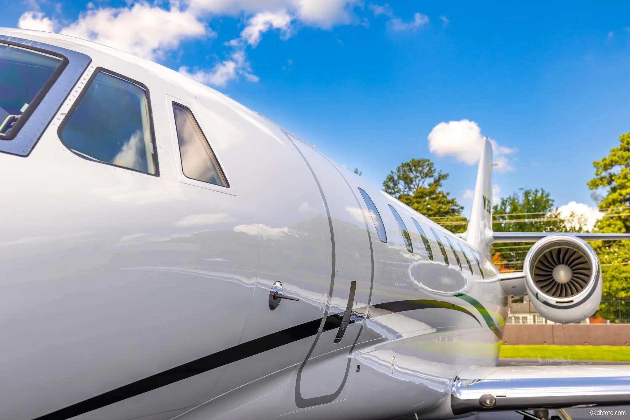 Exterior view of a 2009 CESSNA CITATION SOVEREIGN, N259CK.