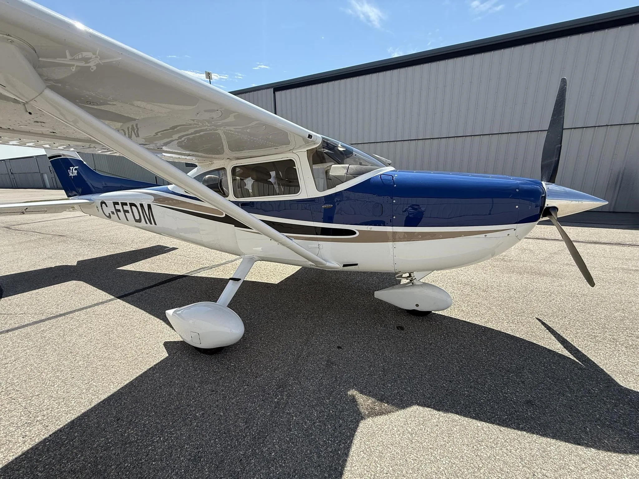 Exterior view of a 2004 CESSNA TURBO 182T SKYLANE, C-FFDM.