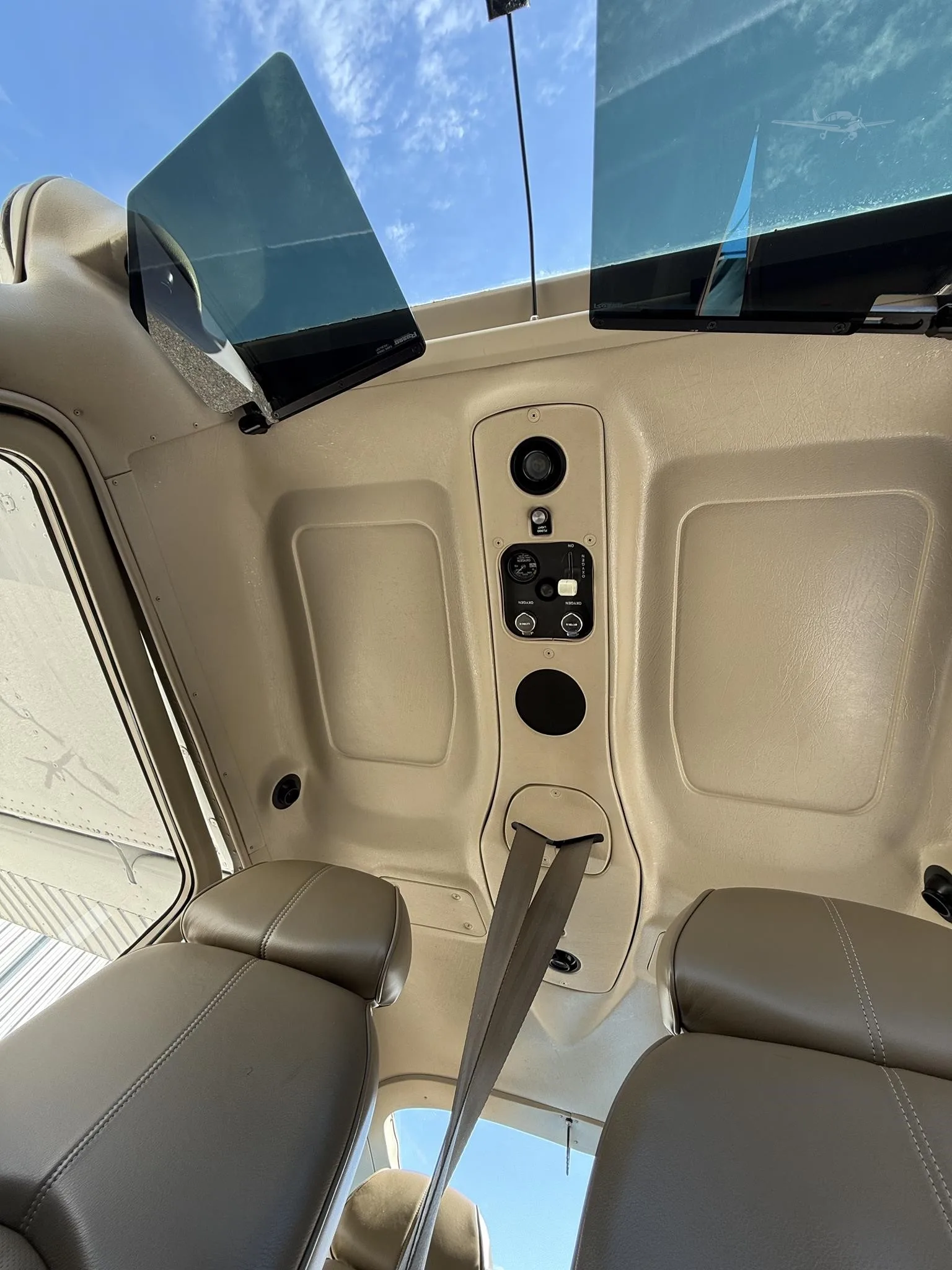 Cabin interior of a 2004 CESSNA TURBO 182T SKYLANE.