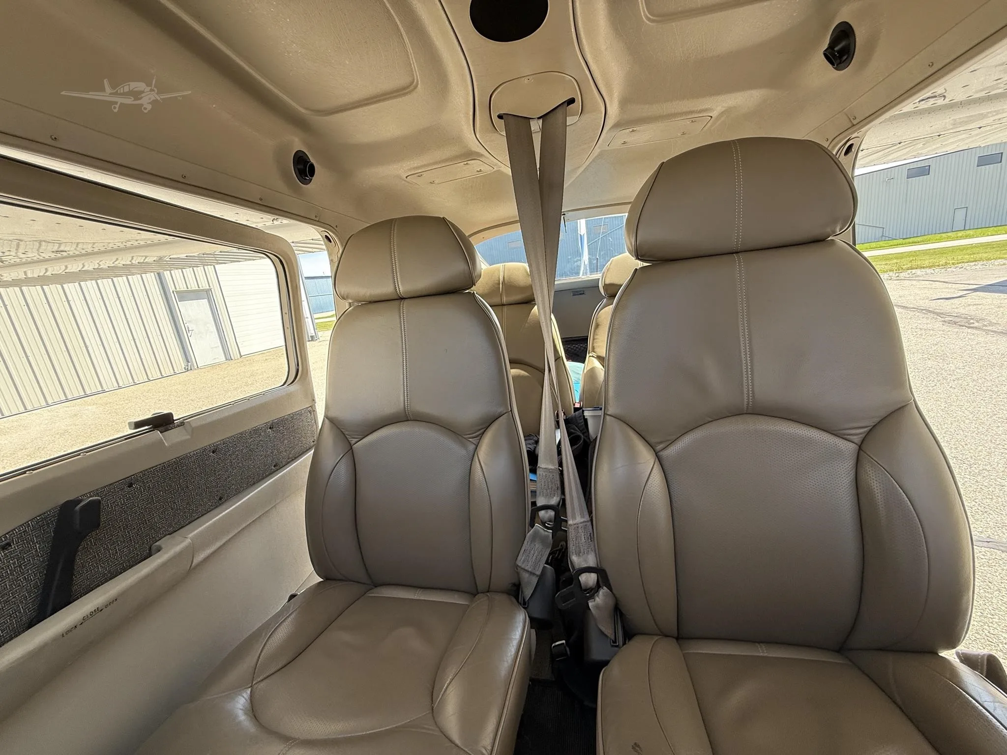 Cabin interior of a 2004 CESSNA TURBO 182T SKYLANE.