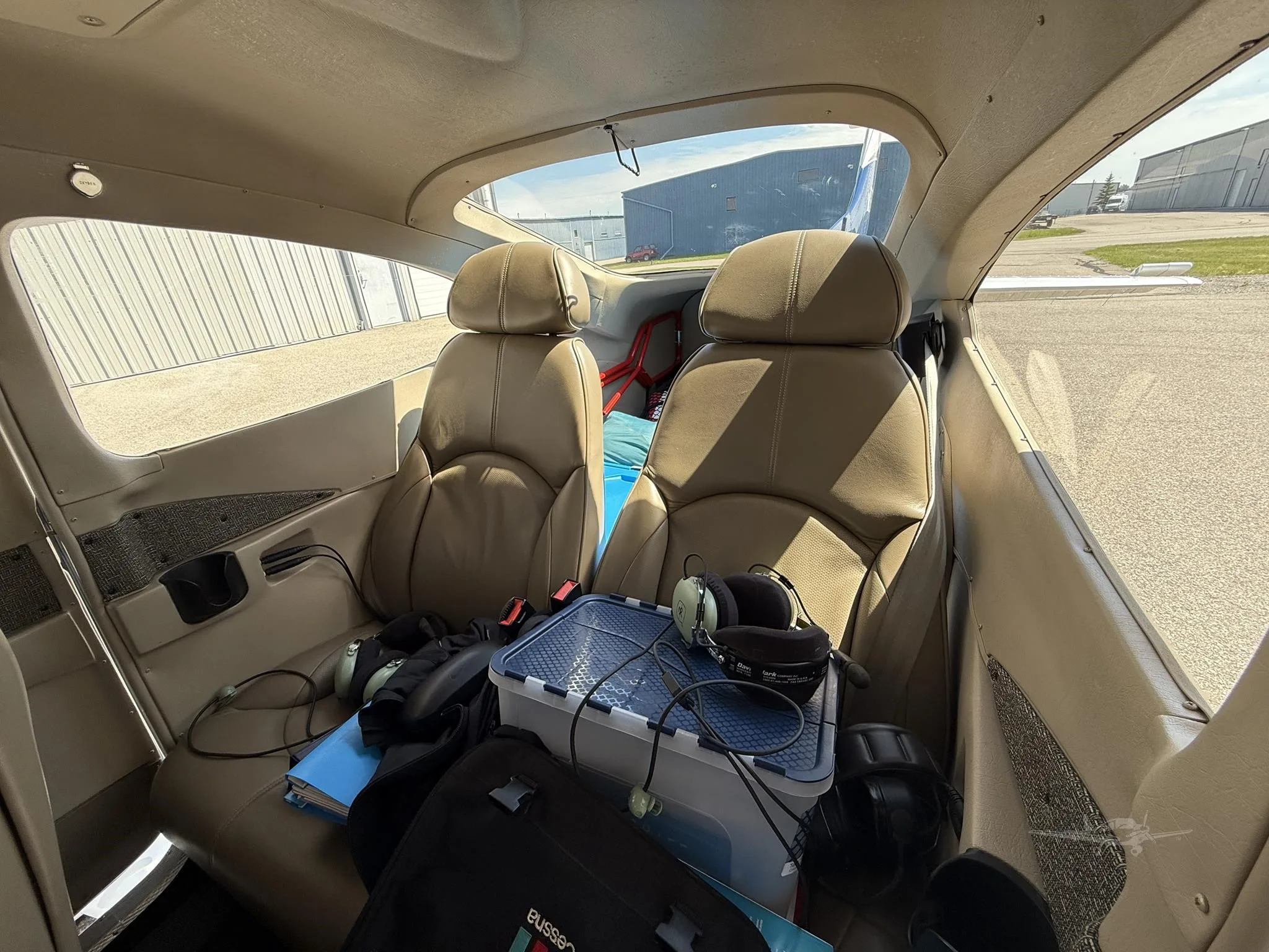 Cabin interior of a 2004 CESSNA TURBO 182T SKYLANE.