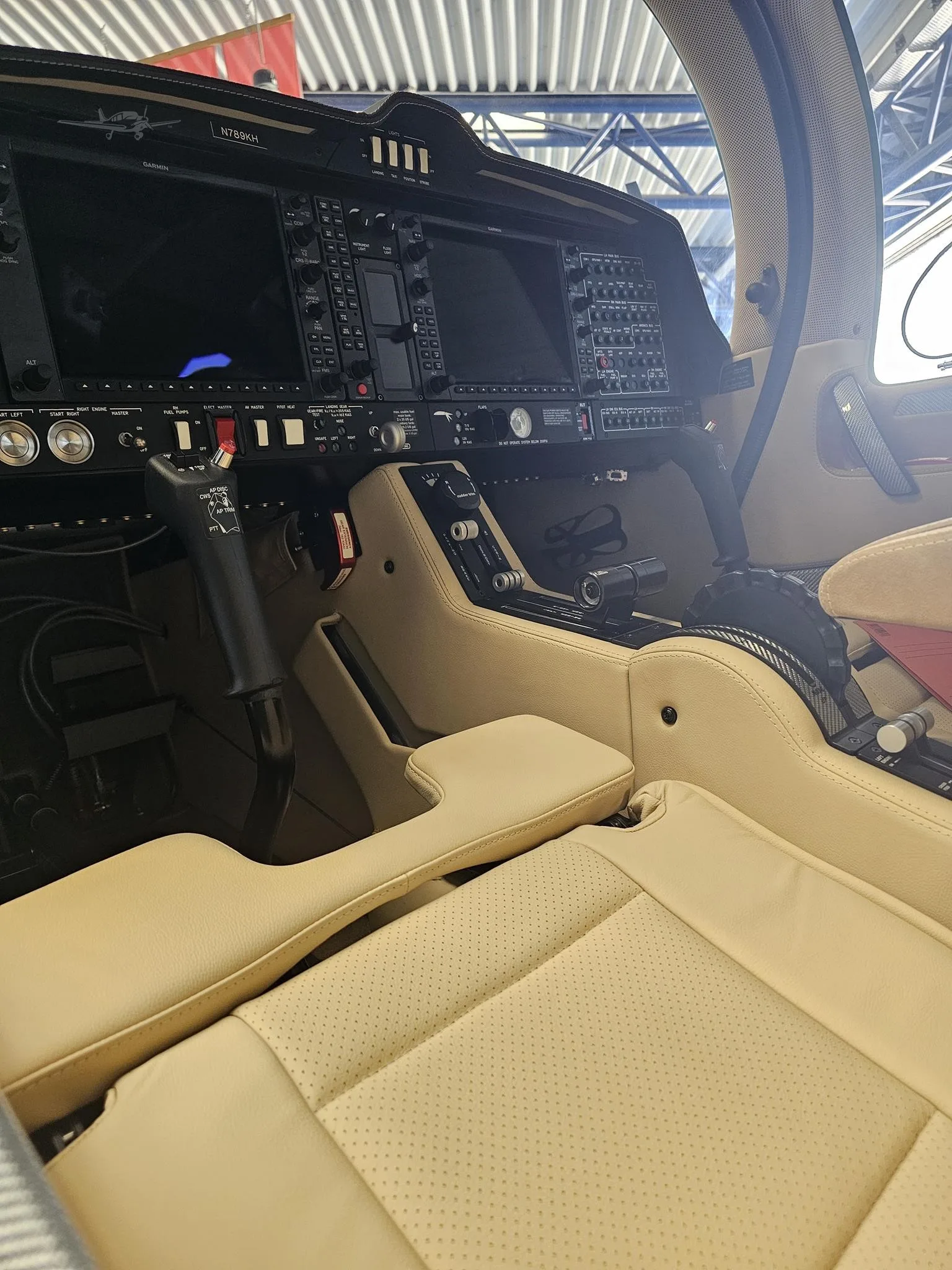 Cockpit and instrument panel of a 2026 DIAMOND DA62.