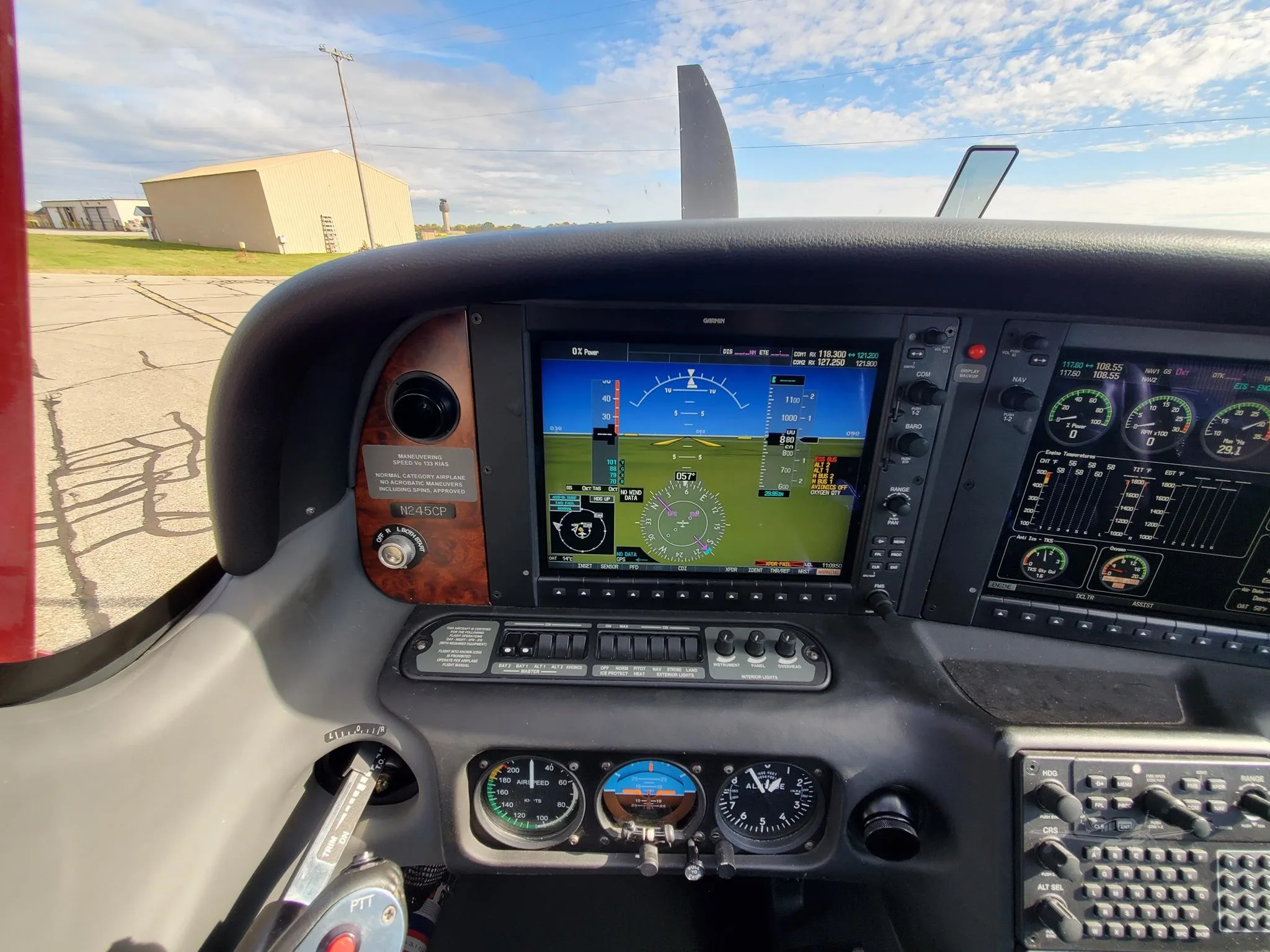 Avionics suite of a 2008 CIRRUS SR22-G3 TURBO.